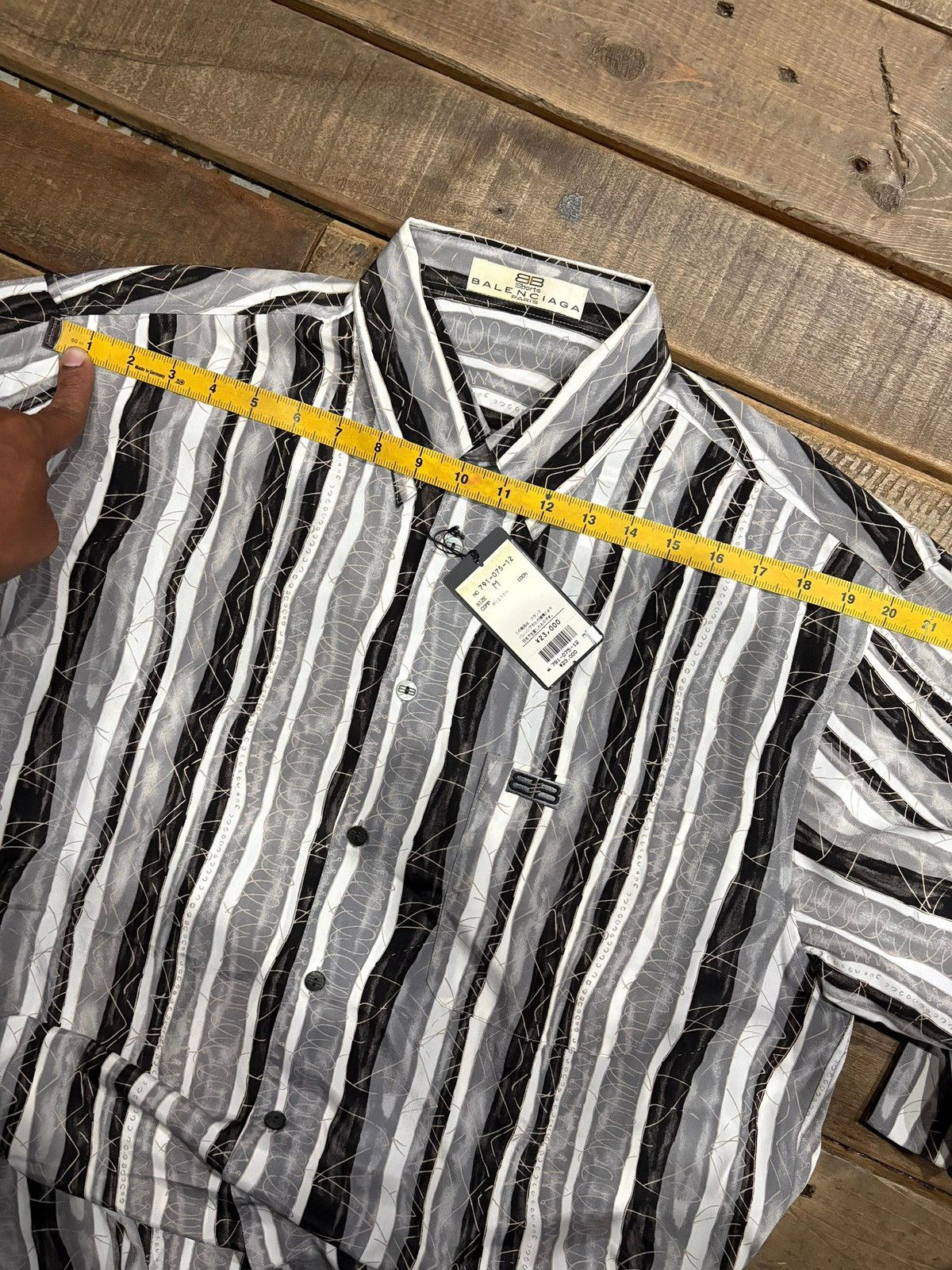 Balenciaga Balenciage Silk Size US M / EU 48-50 / 2 - 11 Thumbnail