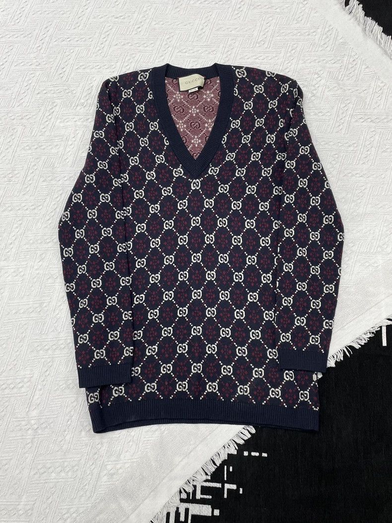 Gucci Gucci Full logo old flower v-neck sweater Size US S / EU 44-46 / 1 - 1 Thumbnail