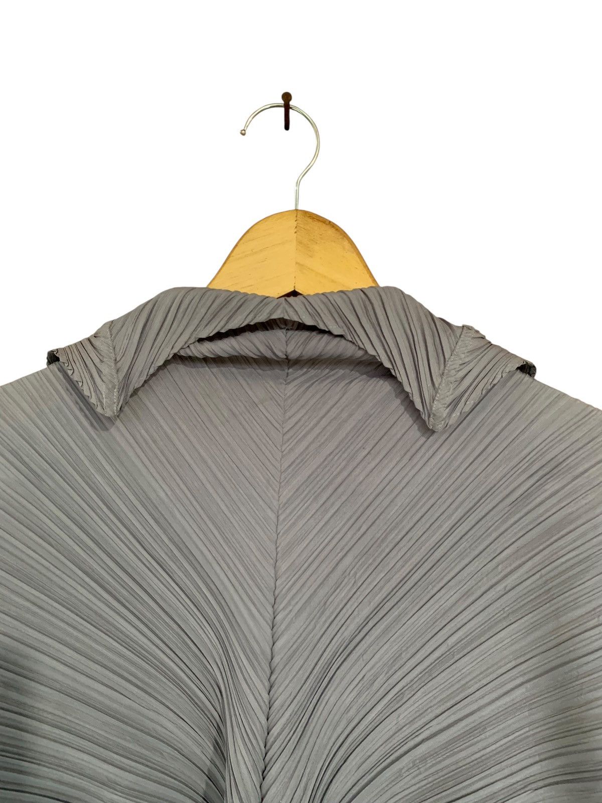 Issey Miyake 90s Issey Miyake Batwing 3D pleated gradient cardigan Size US M / EU 48-50 / 2 - 5 Thumbnail