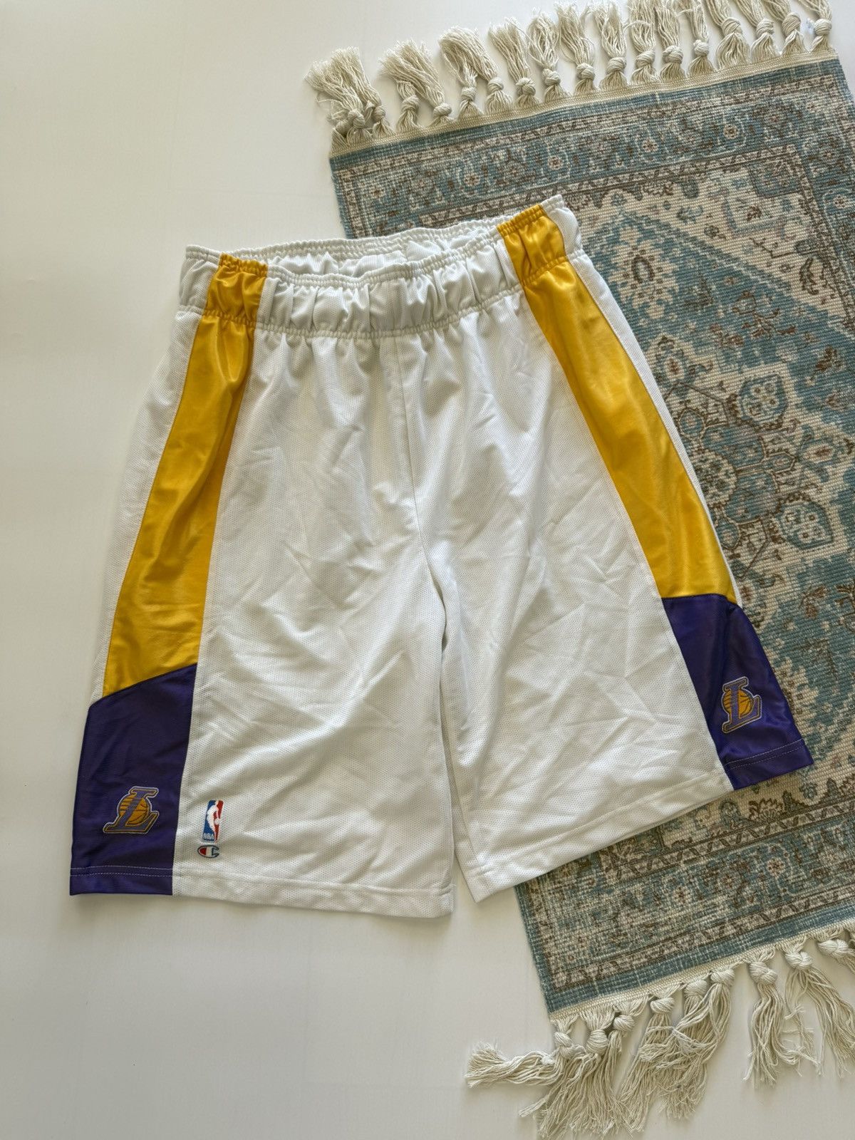 Champion Vintage 90s LA Lakers NBA Champion Basketball Shorts Size XL Size US 36 / EU 52 - 2 Thumbnail