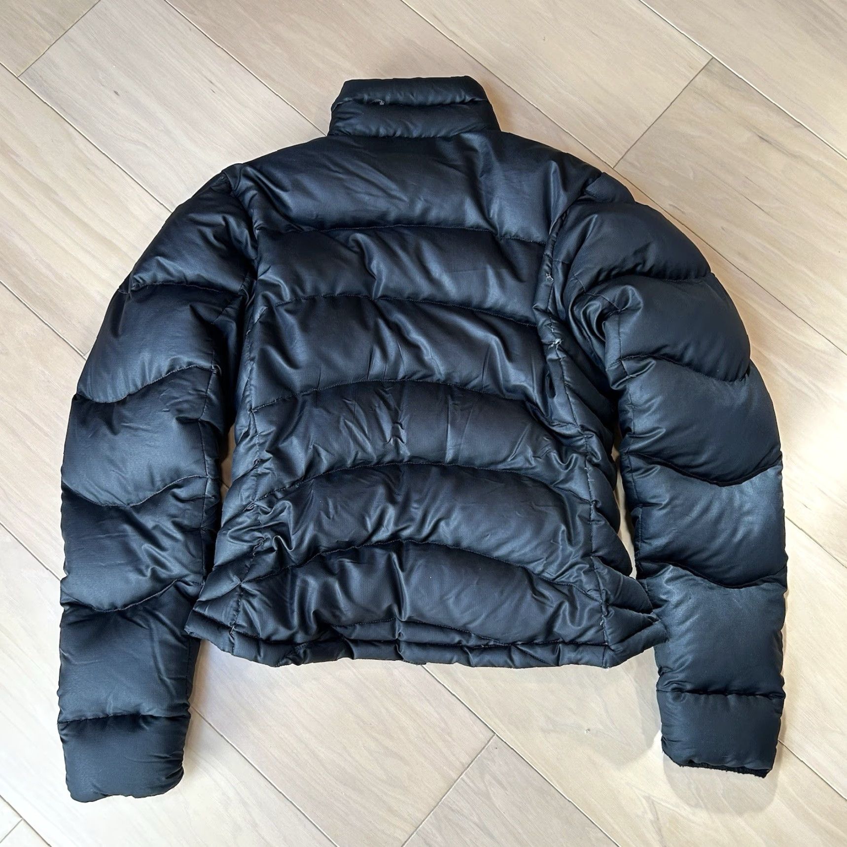 Patagonia Patagonia Jacket Women’s Small Down Quilted Full Zip Lightweight Insulated Black Short Sleeves Winter Fall Spring Everyday Travel Casual Business Size S / US 4 / IT 40 - 3 Thumbnail