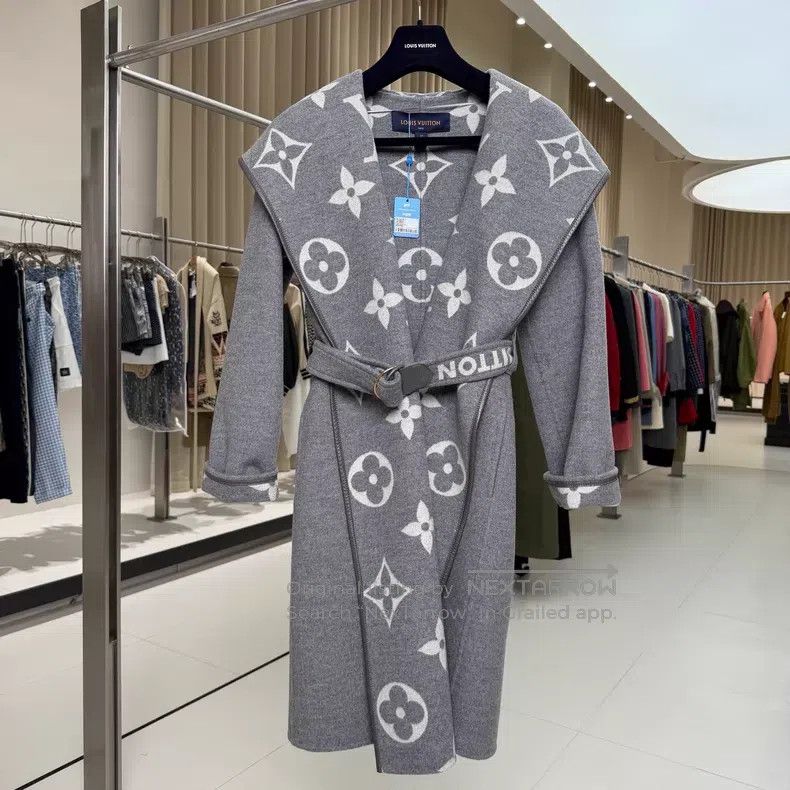 Louis Vuitton Louis Vuitton Grey big presbyopia long bathrobe coat Size XXS / US 00 / IT 34 - 1 Thumbnail