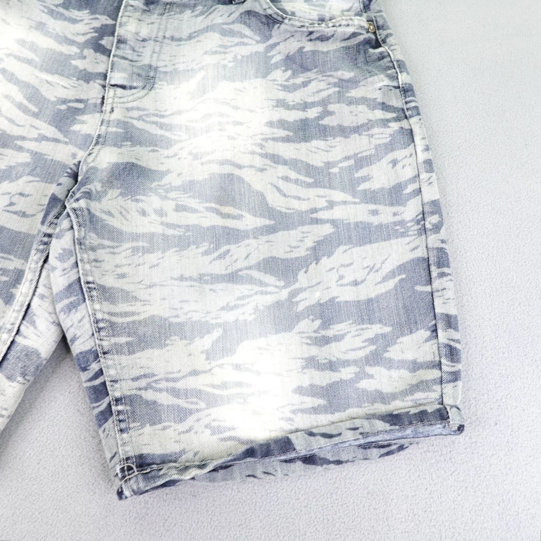 Ecko Unltd. VINTAGE Ecko Unltd Shorts Mens 38 Blue Denim Bleach Camo Jean Jorts Baggy Skater Y2K Size US 38 / EU 54 - 4 Thumbnail