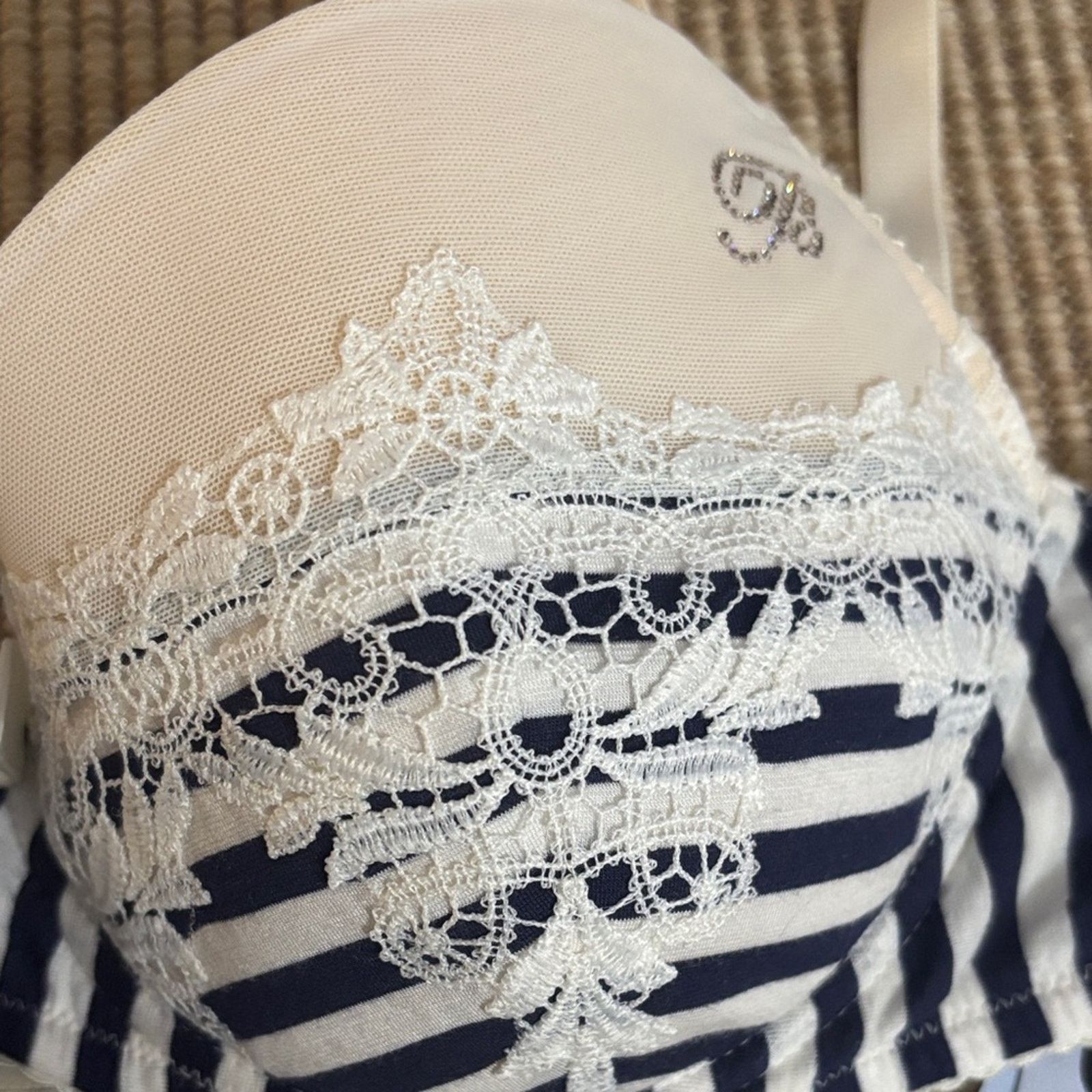 La Perla NWT La Perla Cream and Navy Lace Bra Women's Size L Size ONE SIZE - 6 Thumbnail