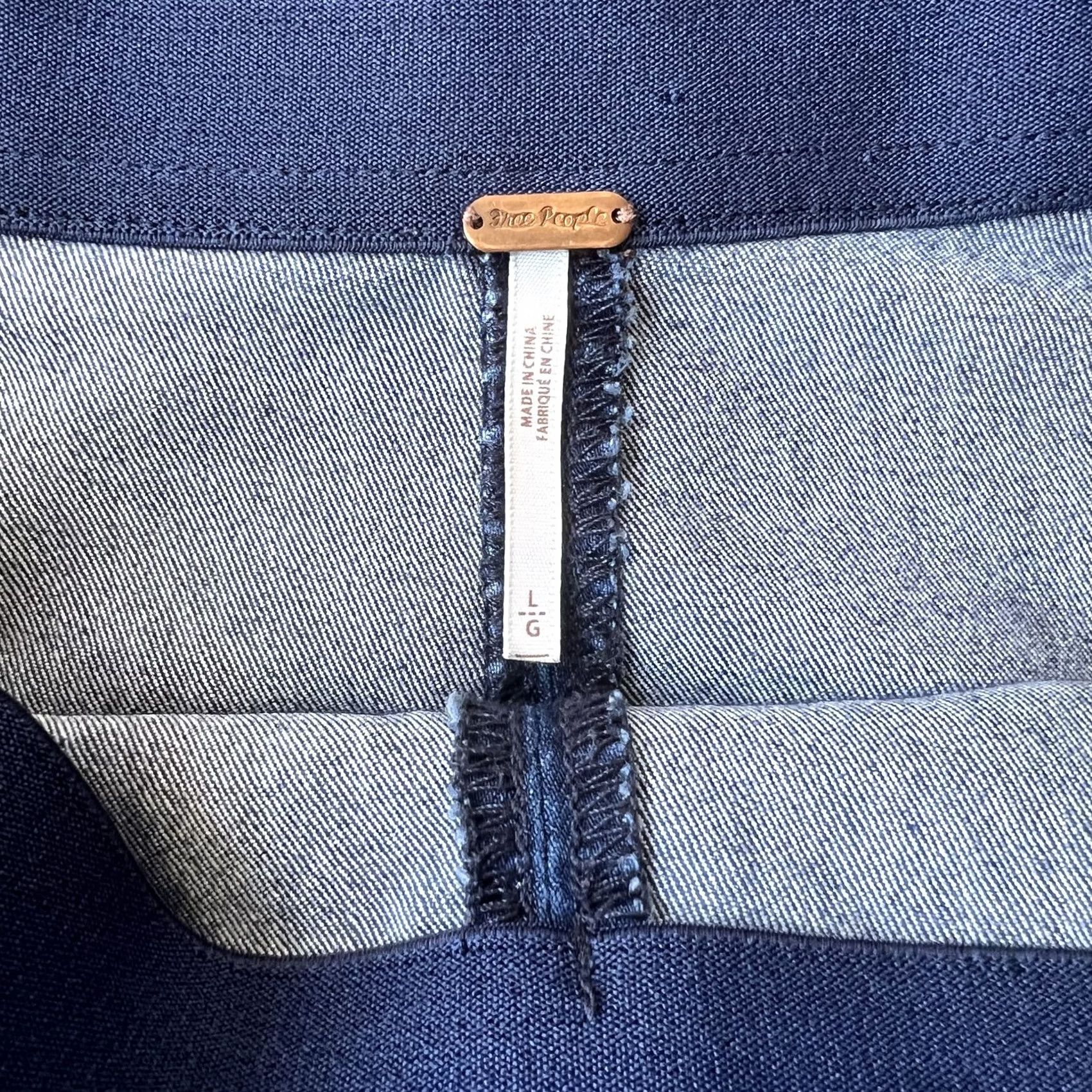 Free People VINTAGE Free People Denim Skirt Womens L Blue Mini Slit Stretch Casual Y2k Size 36" / US 14 / IT 50 - 2 Thumbnail