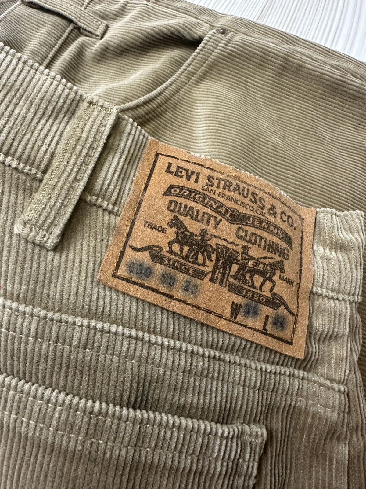 Levi's × Levi's Vintage Clothing × Vintage Levi’s vintage jeans 85’ 630 34/34 corduroy Size US 34 / EU 50 - 4 Thumbnail