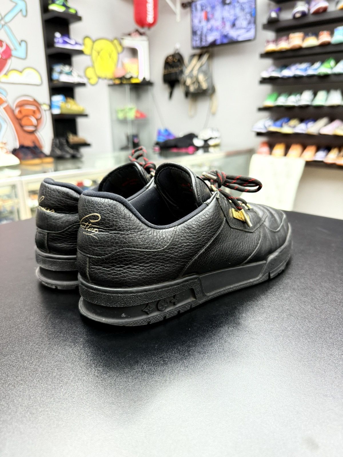 Louis Vuitton Louis Vuitton Black Gold Hardware Trainer Sneaker 8US - 7LV Size US 8 / EU 41 - 11 Thumbnail