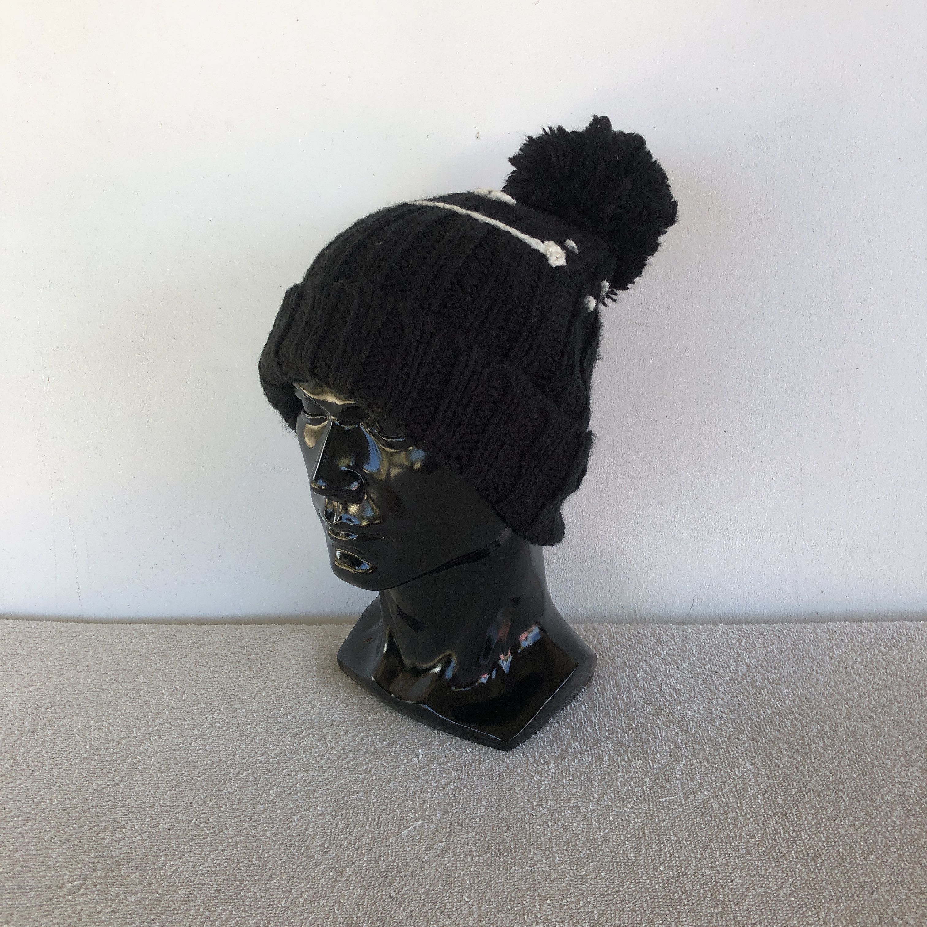 Japanese Brand Vintage Y2K Smiley Fade Beanie Pom Pom Snow Caps Hats Size ONE SIZE - 2 Thumbnail