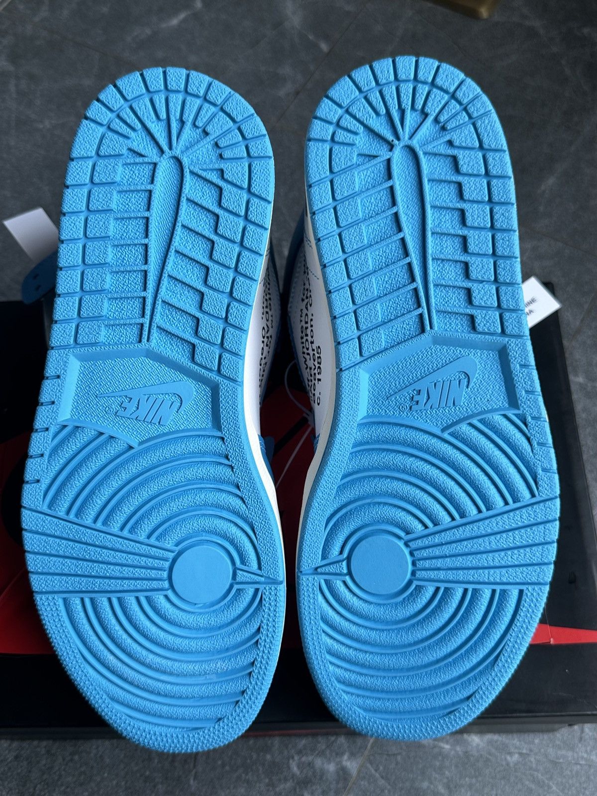 Jordan Brand × Off-White × Virgil Abloh Jordan 1 Retro High Off-White University Blue Size 10 Size US 10 / EU 43 - 4 Thumbnail