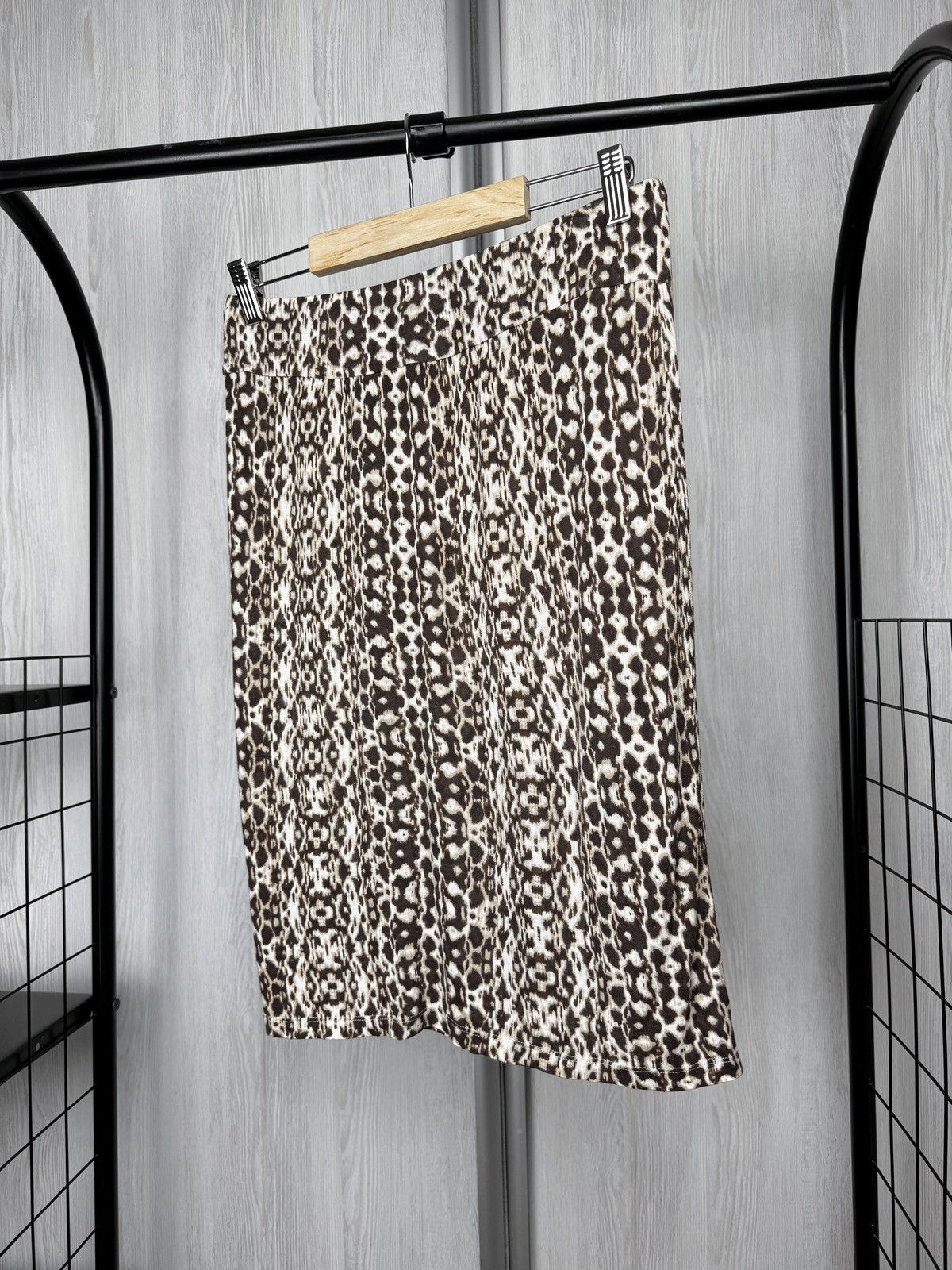 Weekend Max Mara Weekend Max Mara animal snake pattern knee length skirt sz S Size 27" / US 4 / IT 40 - 8 Thumbnail
