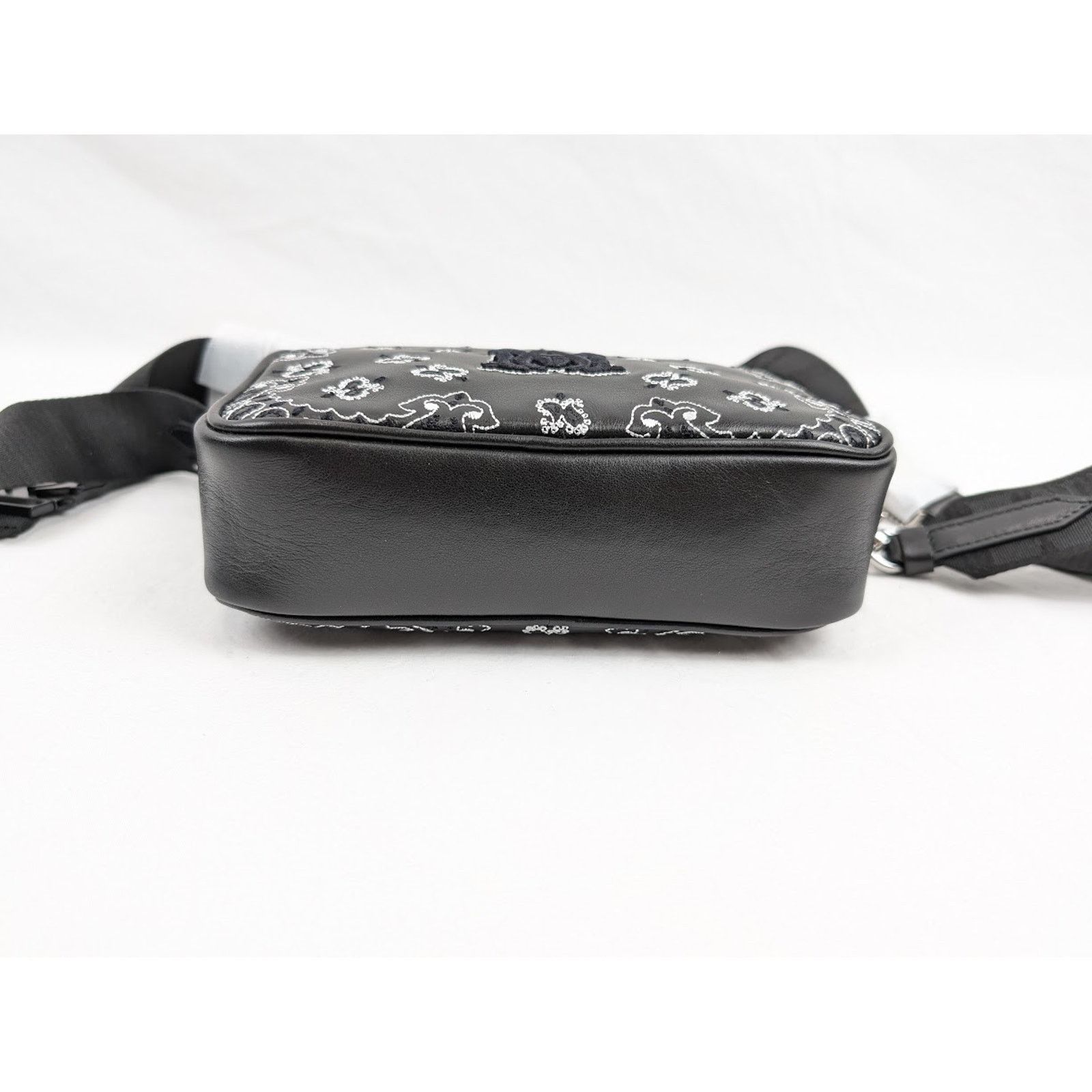 Amiri o1rshd1 Size: OS / Bandana Camera Case in Black Size ONE SIZE - 7 Thumbnail