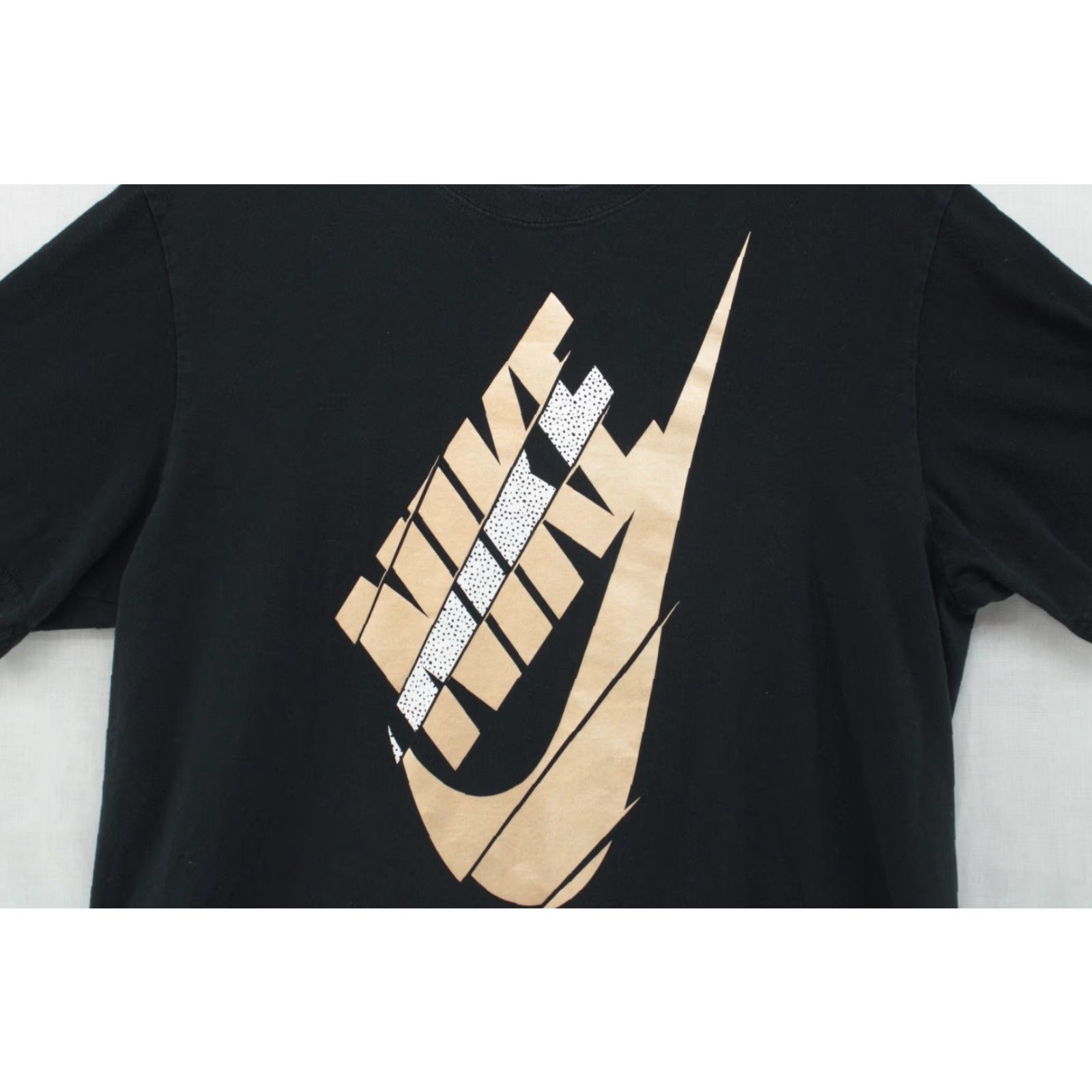 Nike Nike Tee Shirt Men L Black Swoosh Short Sleeve 100% Cotton Athleisure GYM Graphic Print Casual Shirt Nike Mens Size US L / EU 52-54 / 3 - 2 Thumbnail