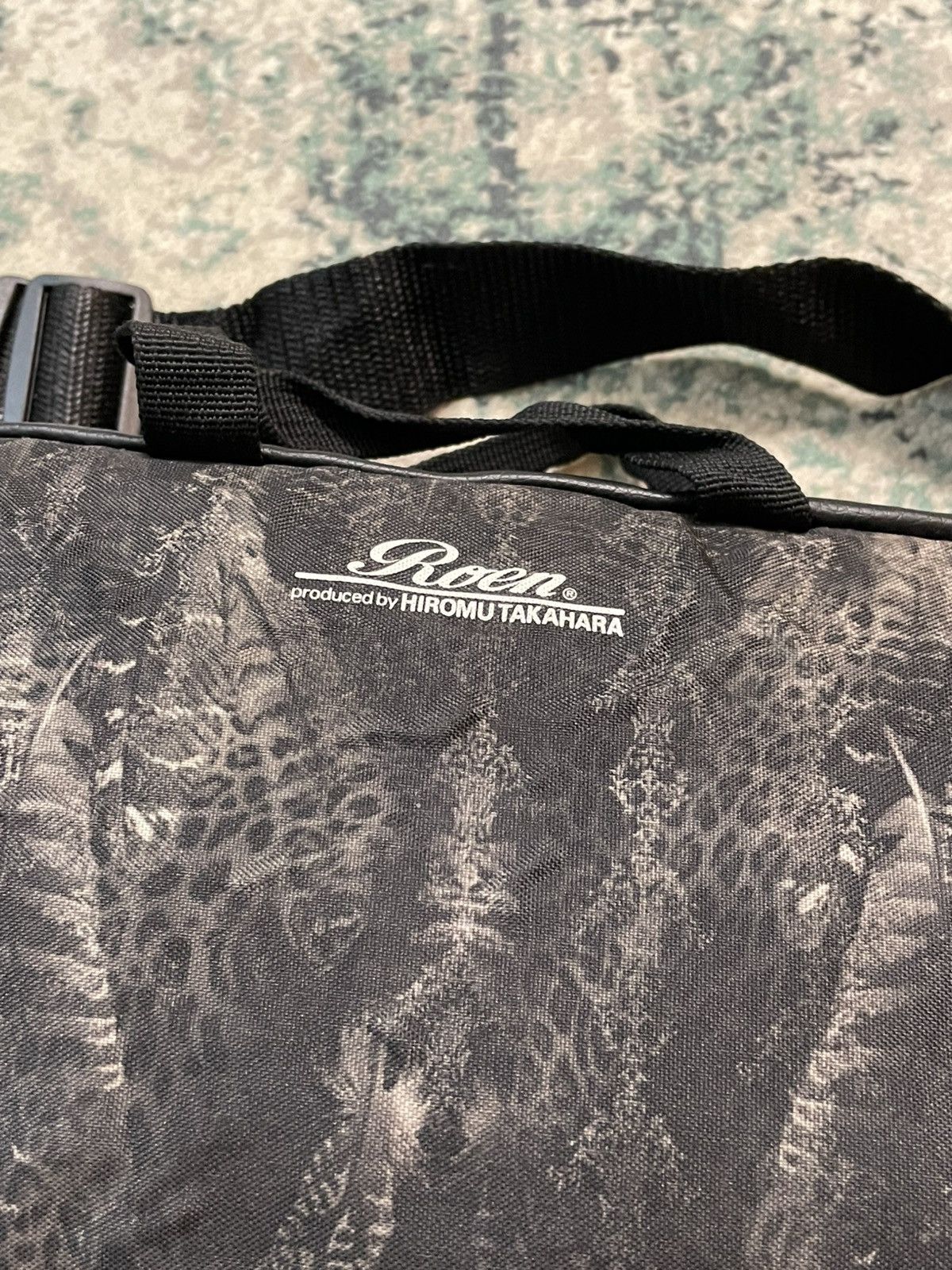 Mastermind Japan × Roen Roen By Hiromu Takahara “Love & Peace” Crossbody Bag Size ONE SIZE - 9 Thumbnail