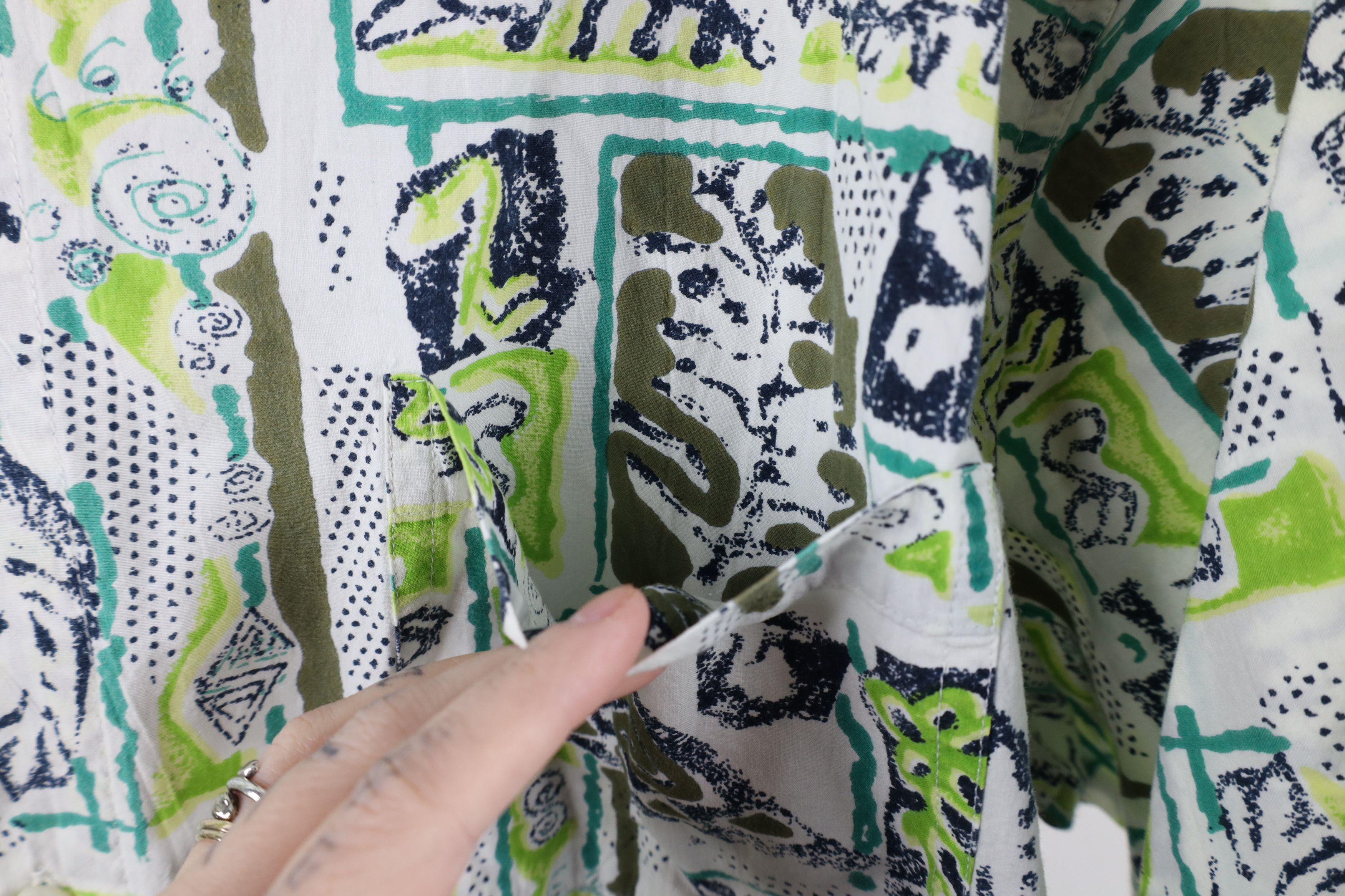 Vintage Vintage 90s Streetwear Abstract Surf Hawaiian Button Shirt Size US XL / EU 56 / 4 - 4 Thumbnail