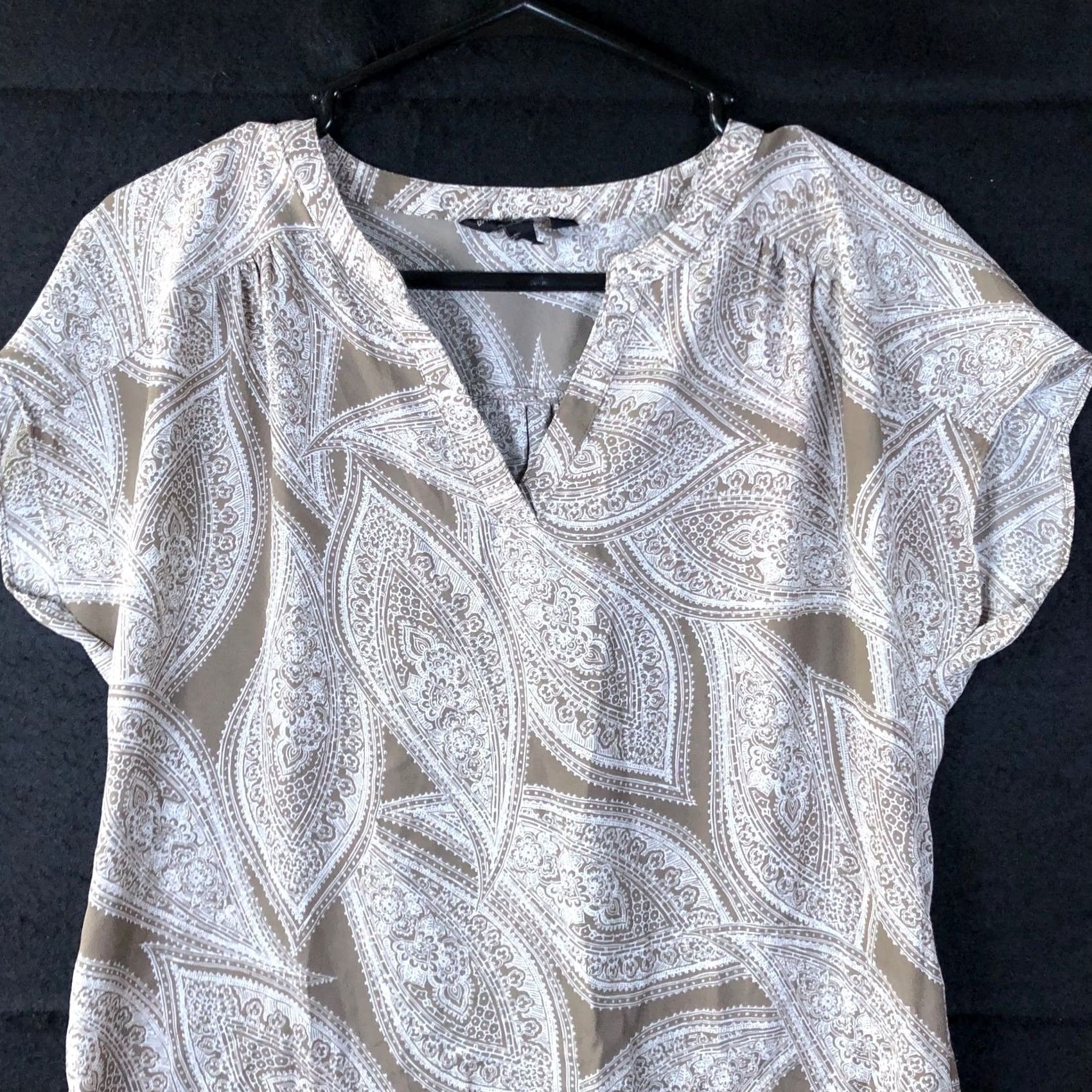 Banana Republic Banana Republic Womens Shirt Brown Cream Leaf Print V Neck Short Sleeve XS Size XS / US 0-2 / IT 36-38 - 2 Thumbnail