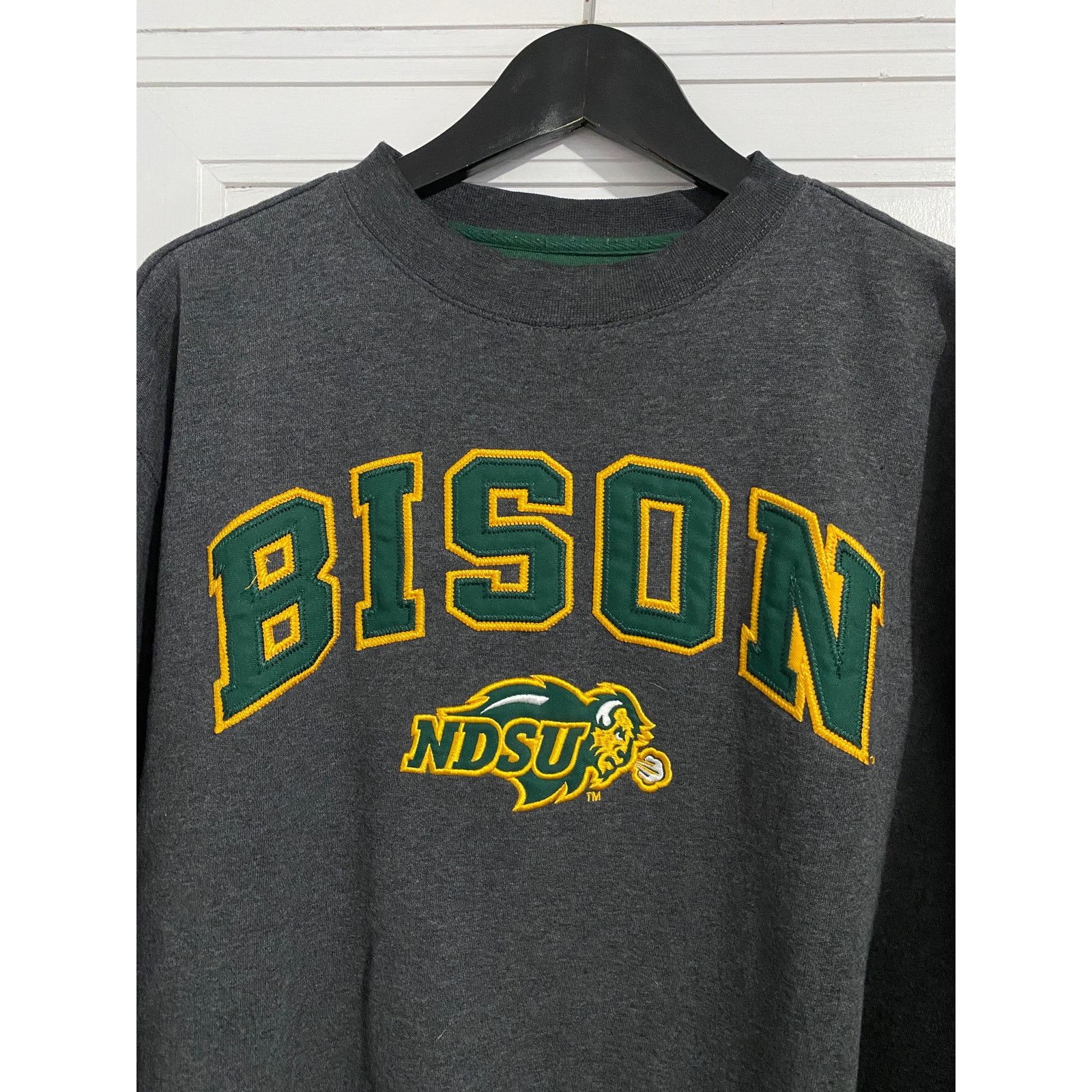 NCAA NDSU Bison Stitched Crewneck Sweatshirt Size Medium Size US M / EU 48-50 / 2 - 2 Thumbnail