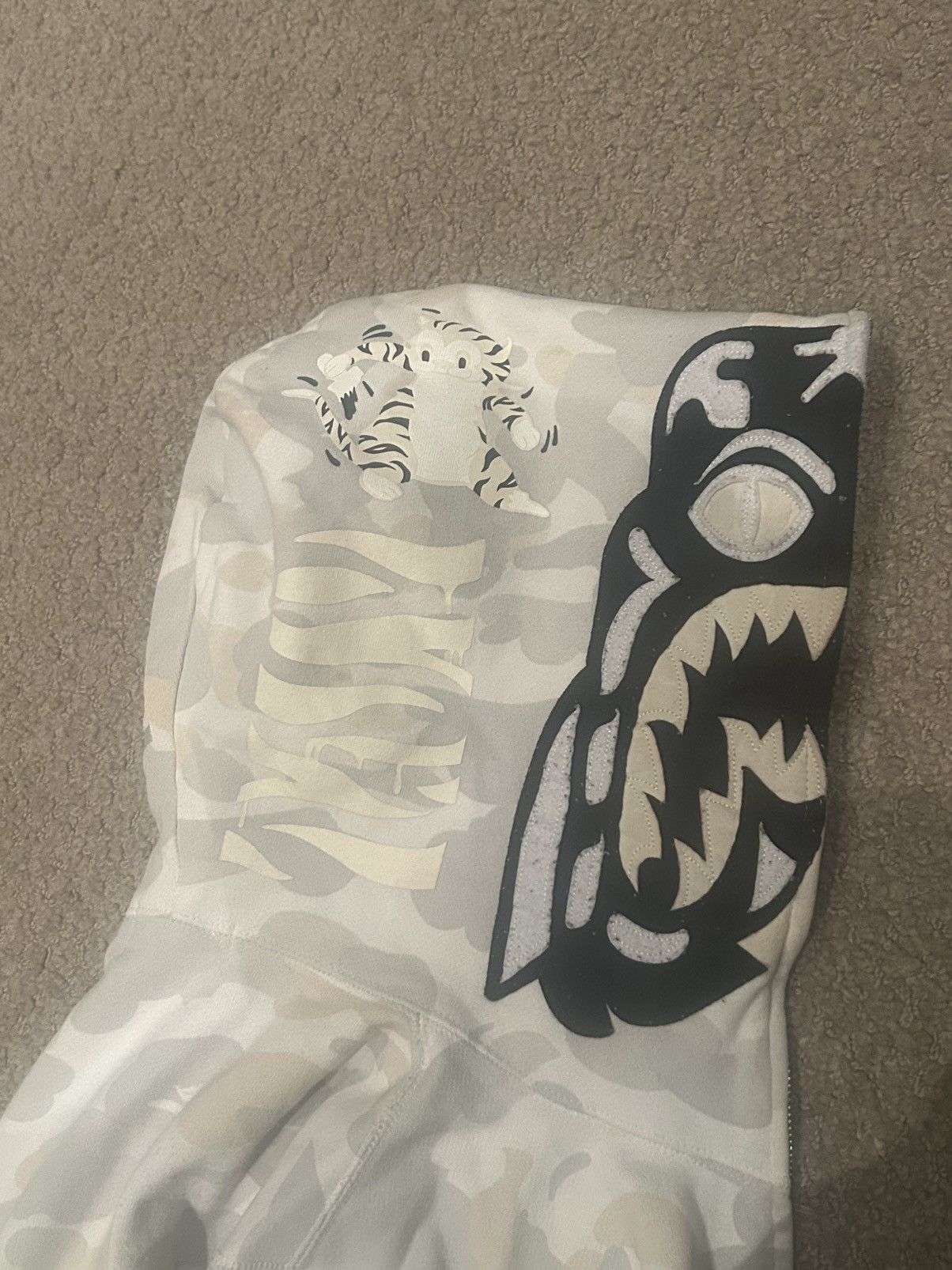 Bape Bape full zip tiger shark camo hoodie glow in the dark Size US M / EU 48-50 / 2 - 4 Thumbnail