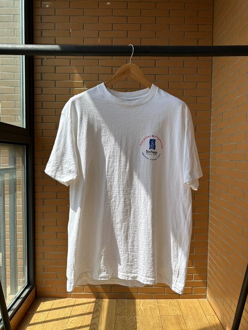 Vintage VintageTee 1997 Warner Bros Six Flags 2505-Nextarrow Size US XL / EU 56 / 4 - 2 Thumbnail