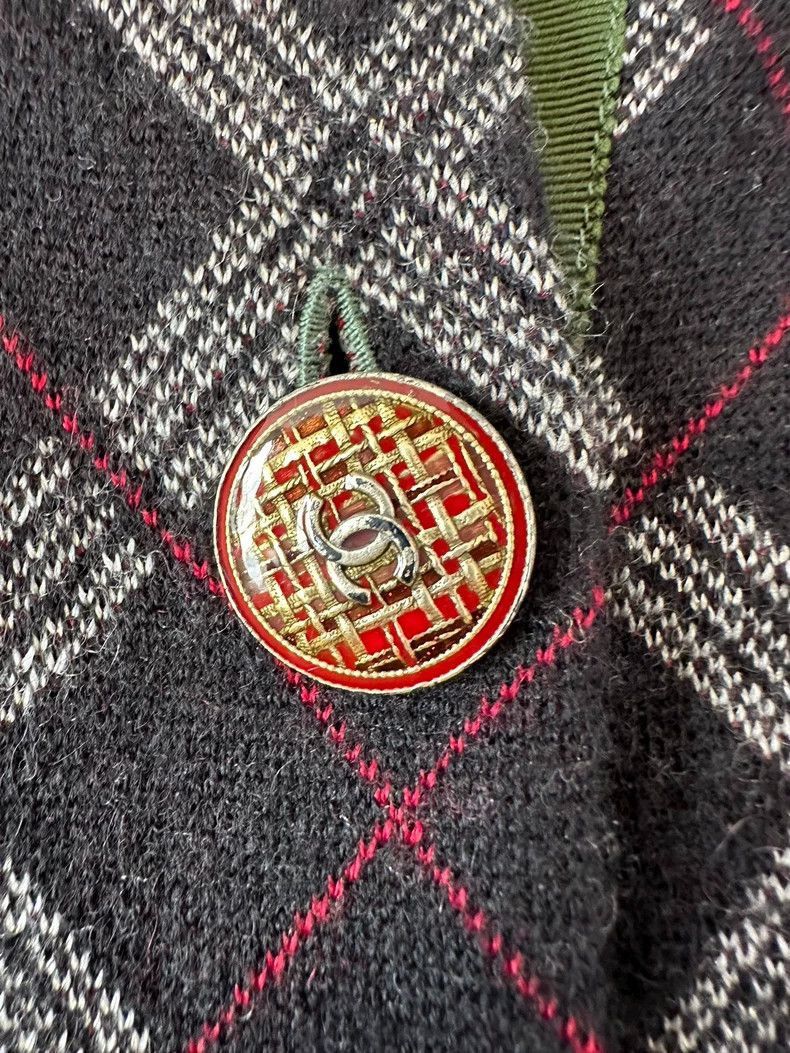 Chanel Chanel Green and Black British-style Plaid Women's Wool Car Size US M / EU 48-50 / 2 - 4 Thumbnail