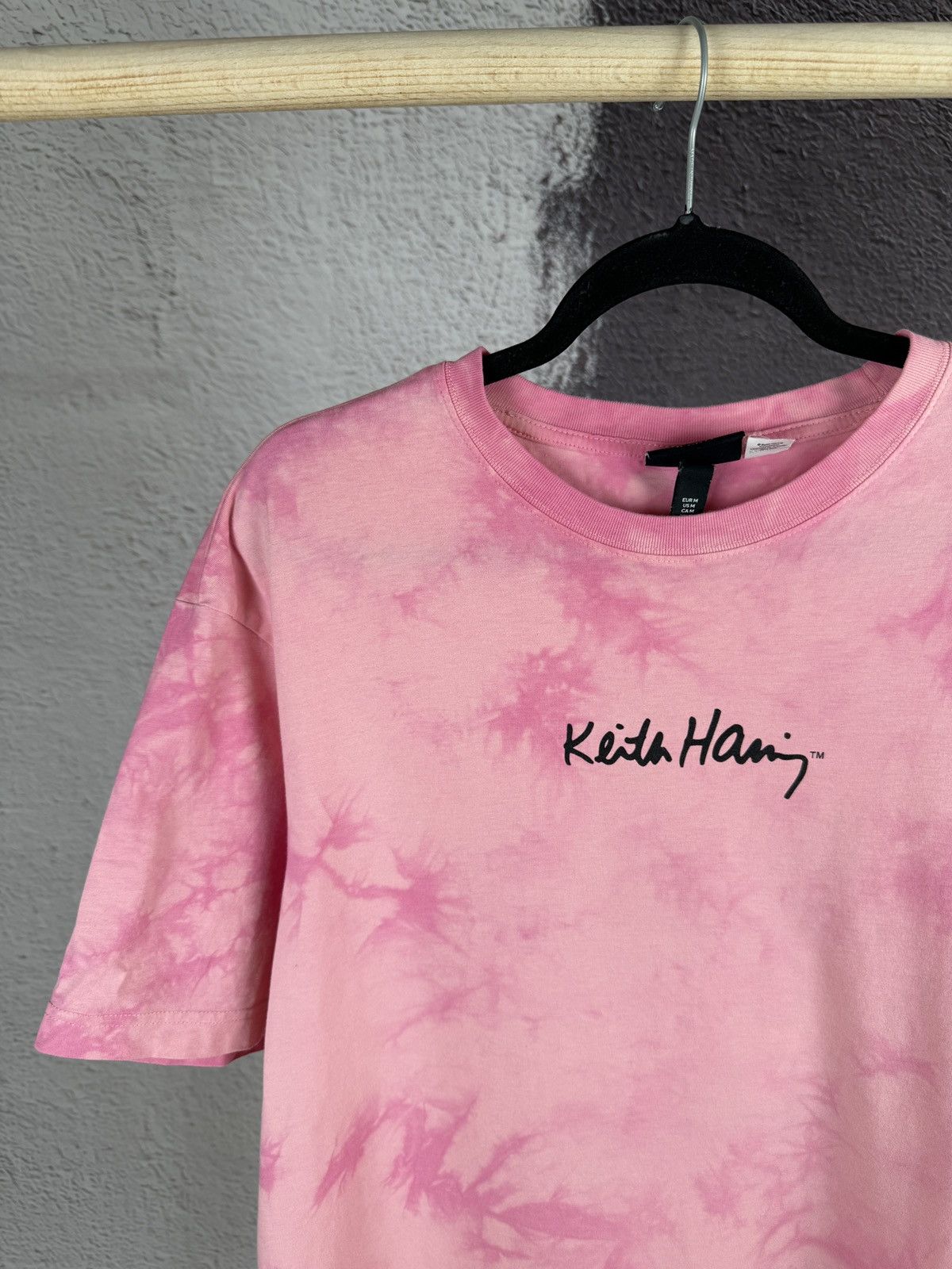 H&M × Keith Haring H&M x Keith Haring big logo tie dye relaxed fit tee shirt Size US M / EU 48-50 / 2 - 3 Thumbnail