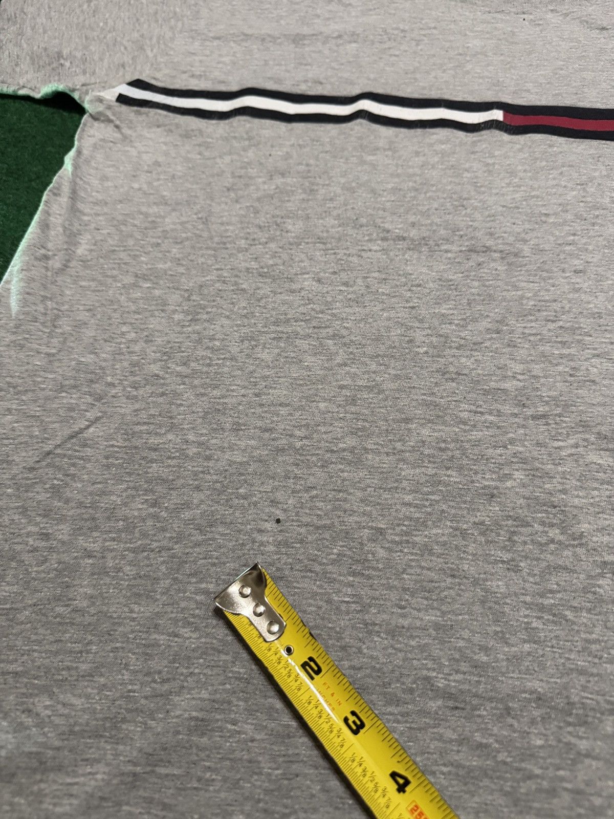 Tommy Hilfiger Vintage Tommy Hilfiger 90s Flag Logo Large Grey T Shirt Size US L / EU 52-54 / 3 - 7 Thumbnail