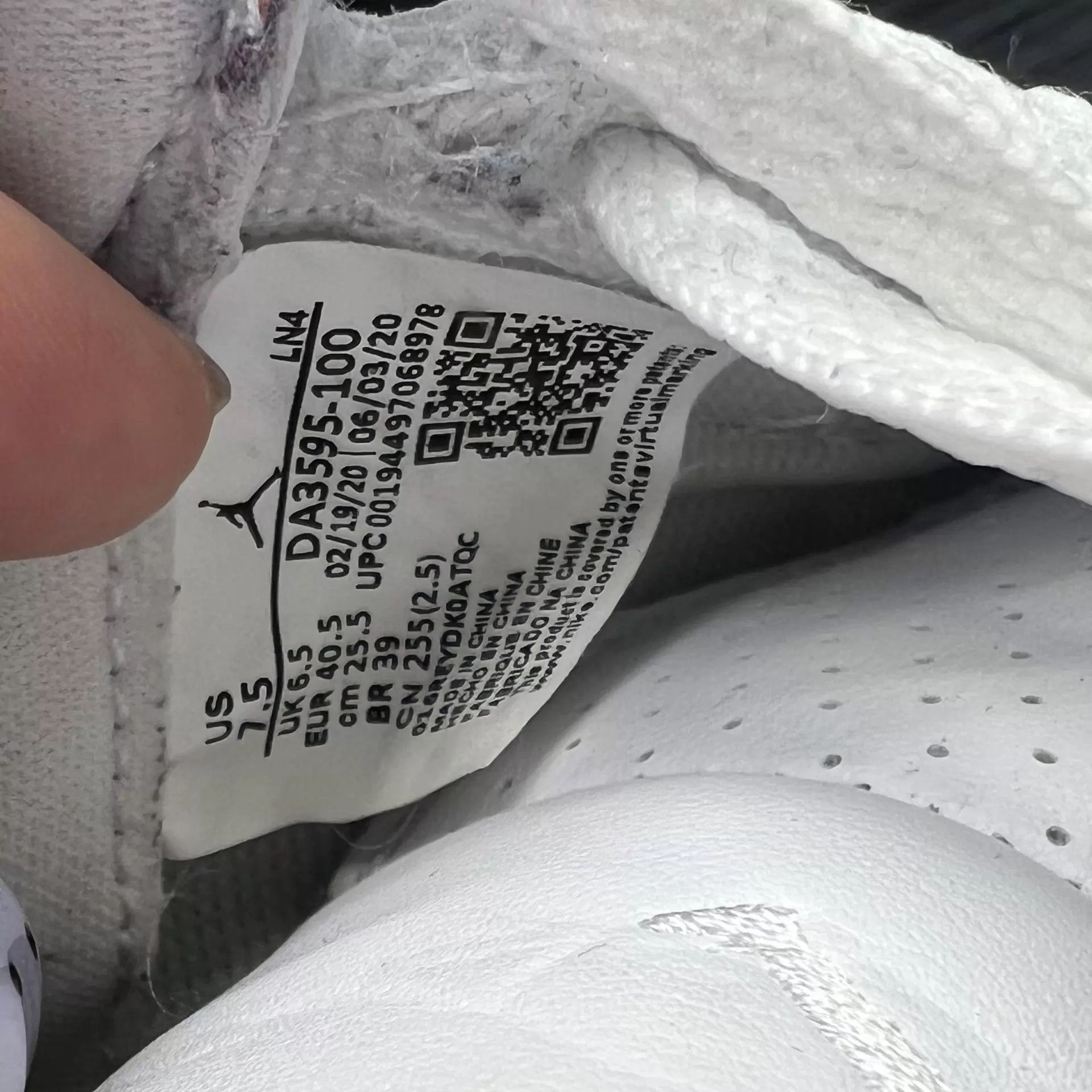 Fragment Design Fragment x AJ3 US 40.5 Near Mint OG Box Size US 7.5 / EU 40-41 - 7 Thumbnail