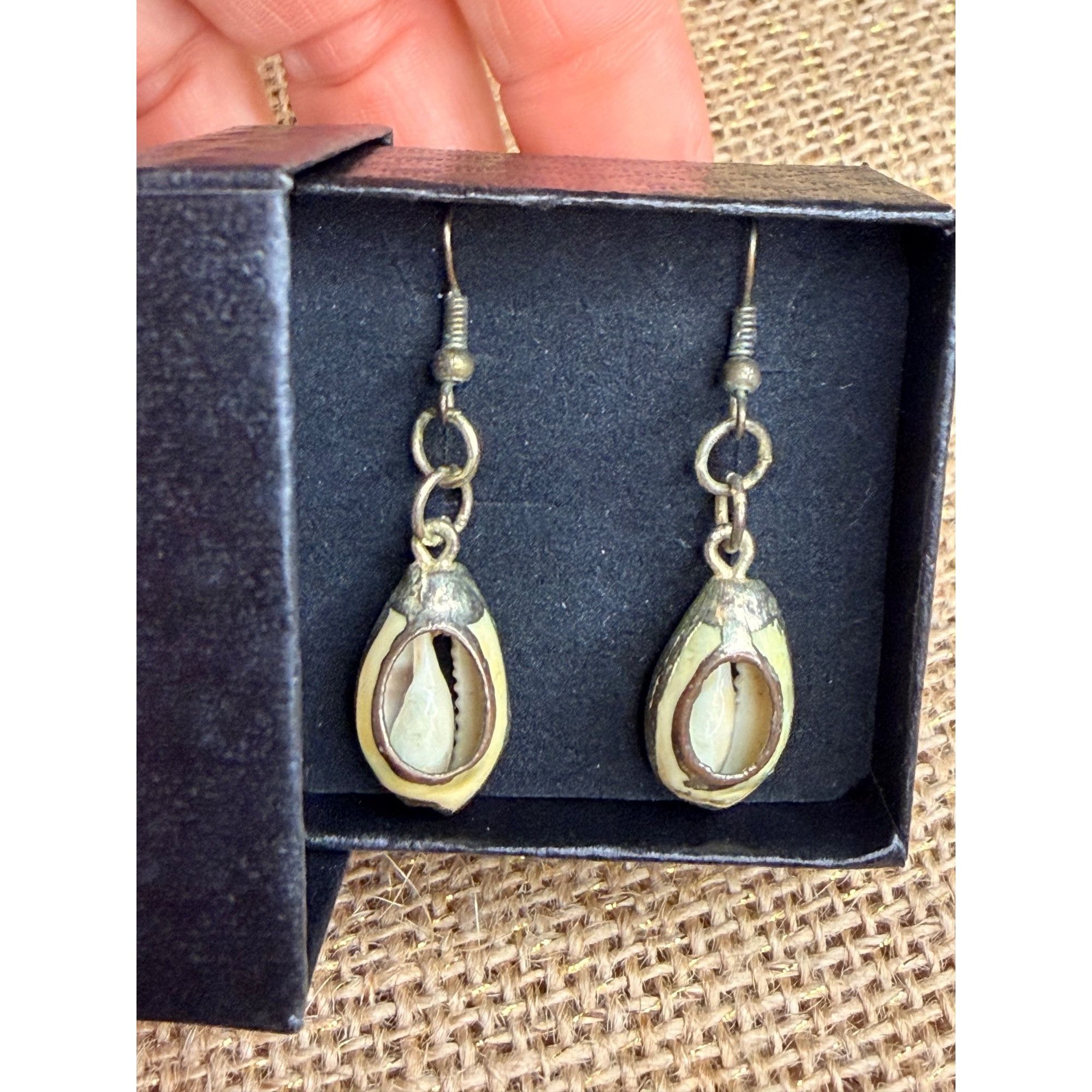 Other Vintage Cowrie Shell Dangle Earrings With Fishhook Backs Size ONE SIZE - 3 Thumbnail
