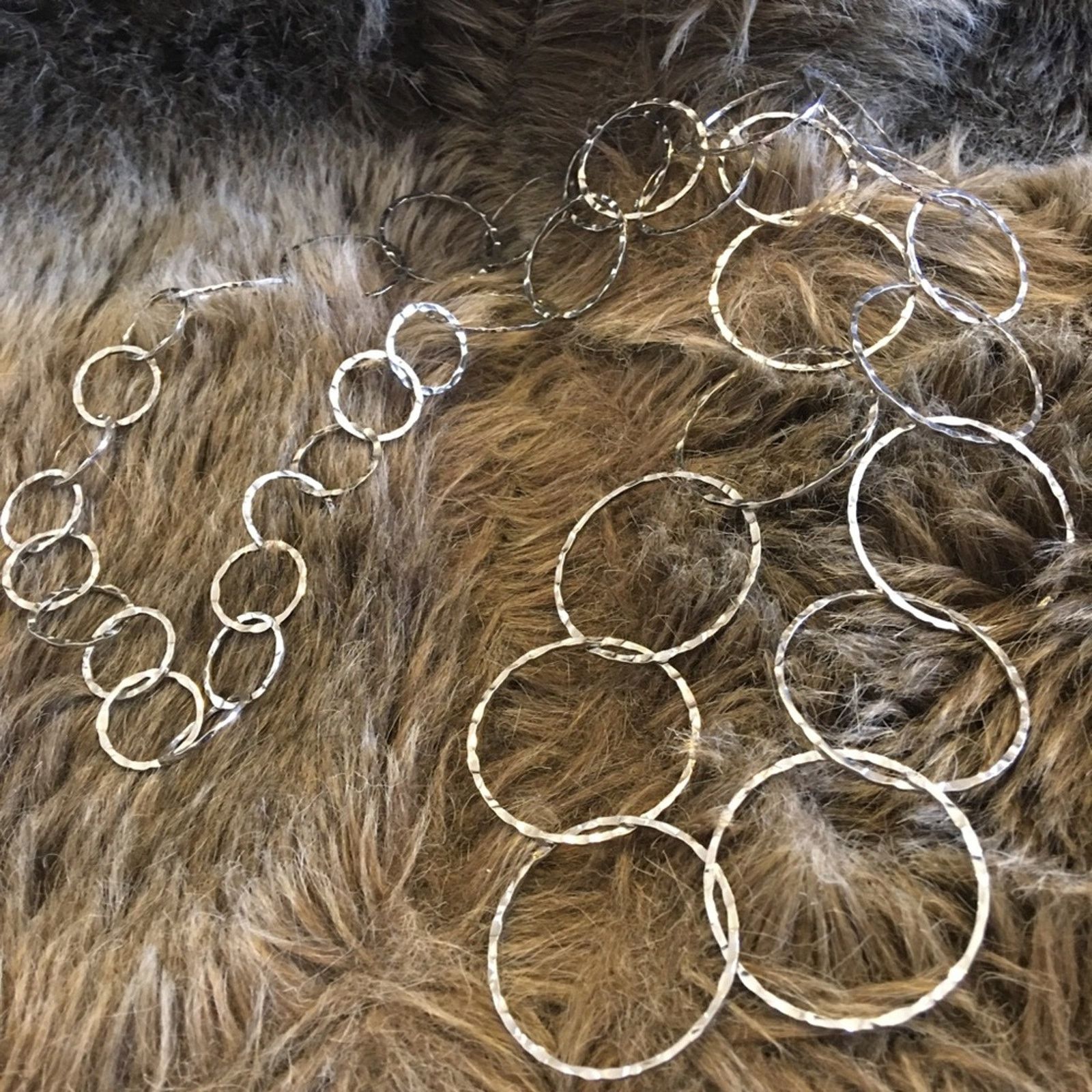 Jewelry Graduated silver tone hammered link necklace Size ONE SIZE - 6 Thumbnail