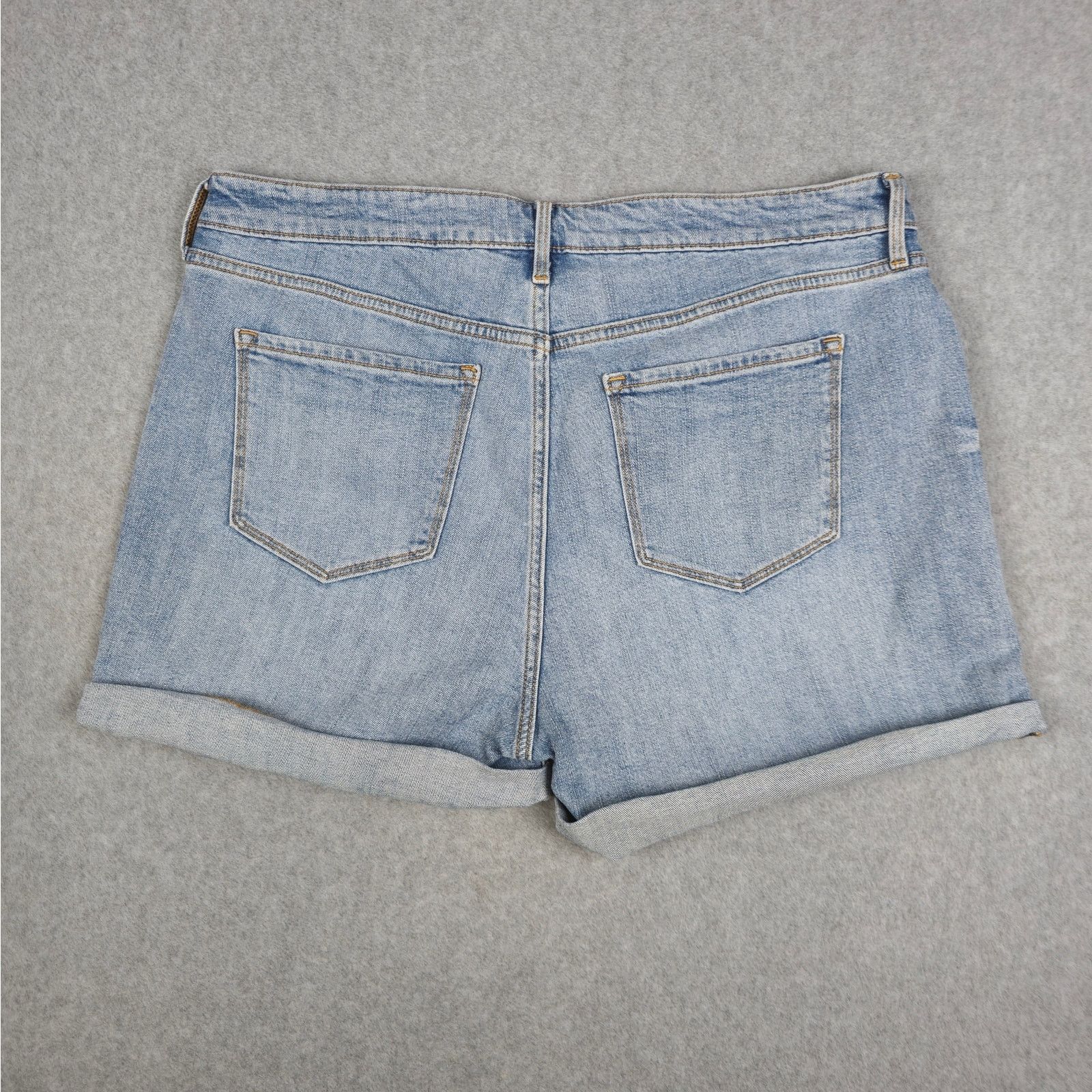 Old Navy Old Navy 16 High Rise Button Fly Cuffed Denim Shorts Size 38" / US 16 / IT 52 - 2 Thumbnail