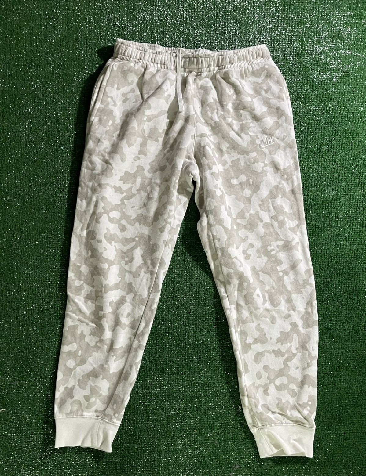 Nike Nike Camo Print Joggers Size US 32 / EU 48 - 1 Thumbnail