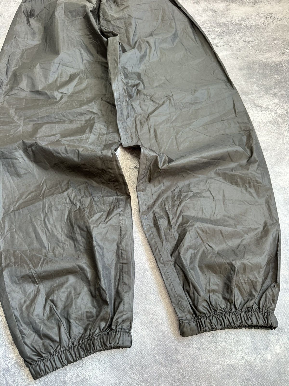 Japanese Brand Japanese Nylon Metal Type Carbon Black Baggy Pants Rare y2k Size US 33 - 5 Thumbnail
