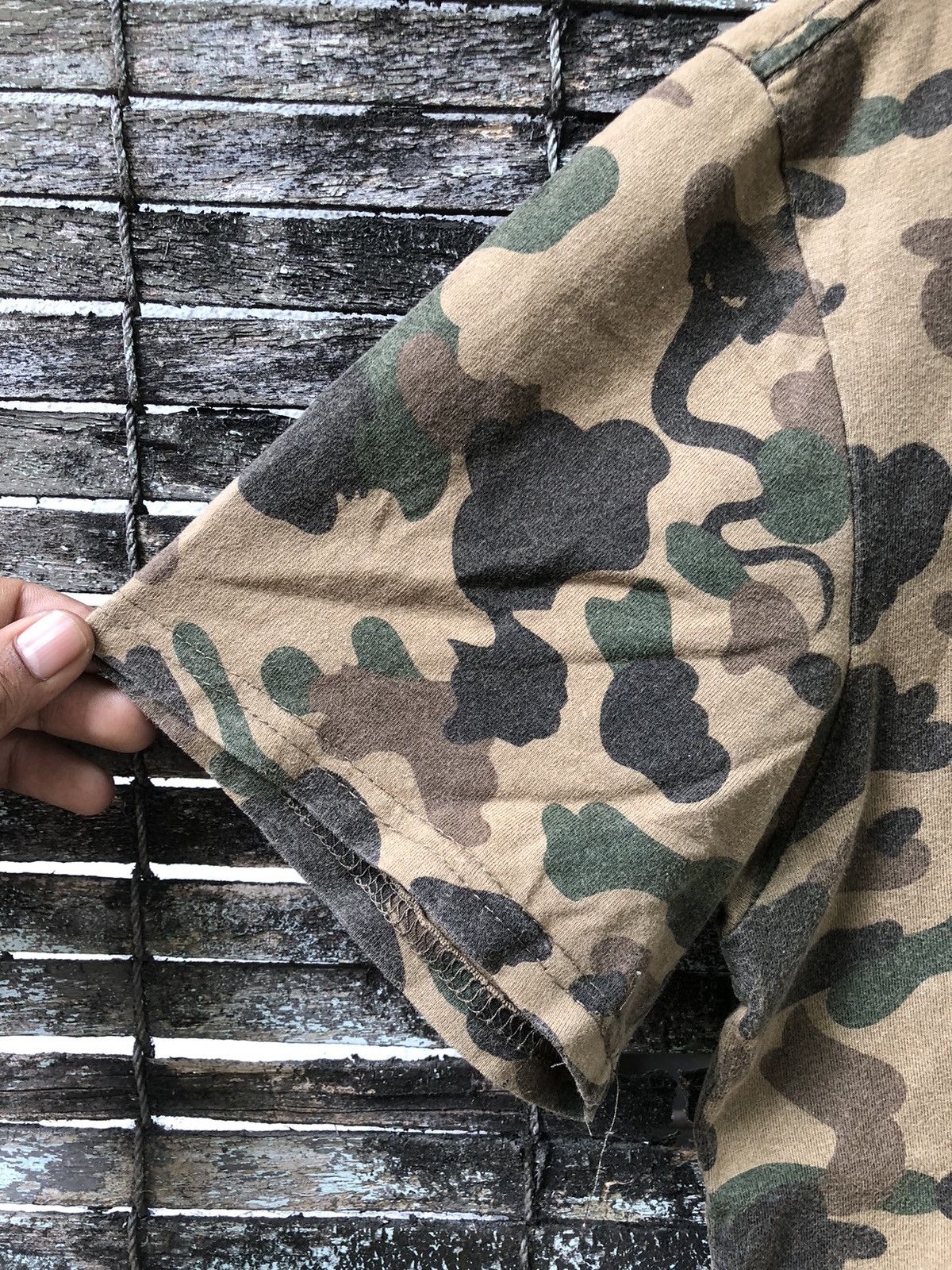 Japanese Brand RARE Vintage Japanese Brands Kaws Camo Tshirt Size US L / EU 52-54 / 3 - 6 Thumbnail