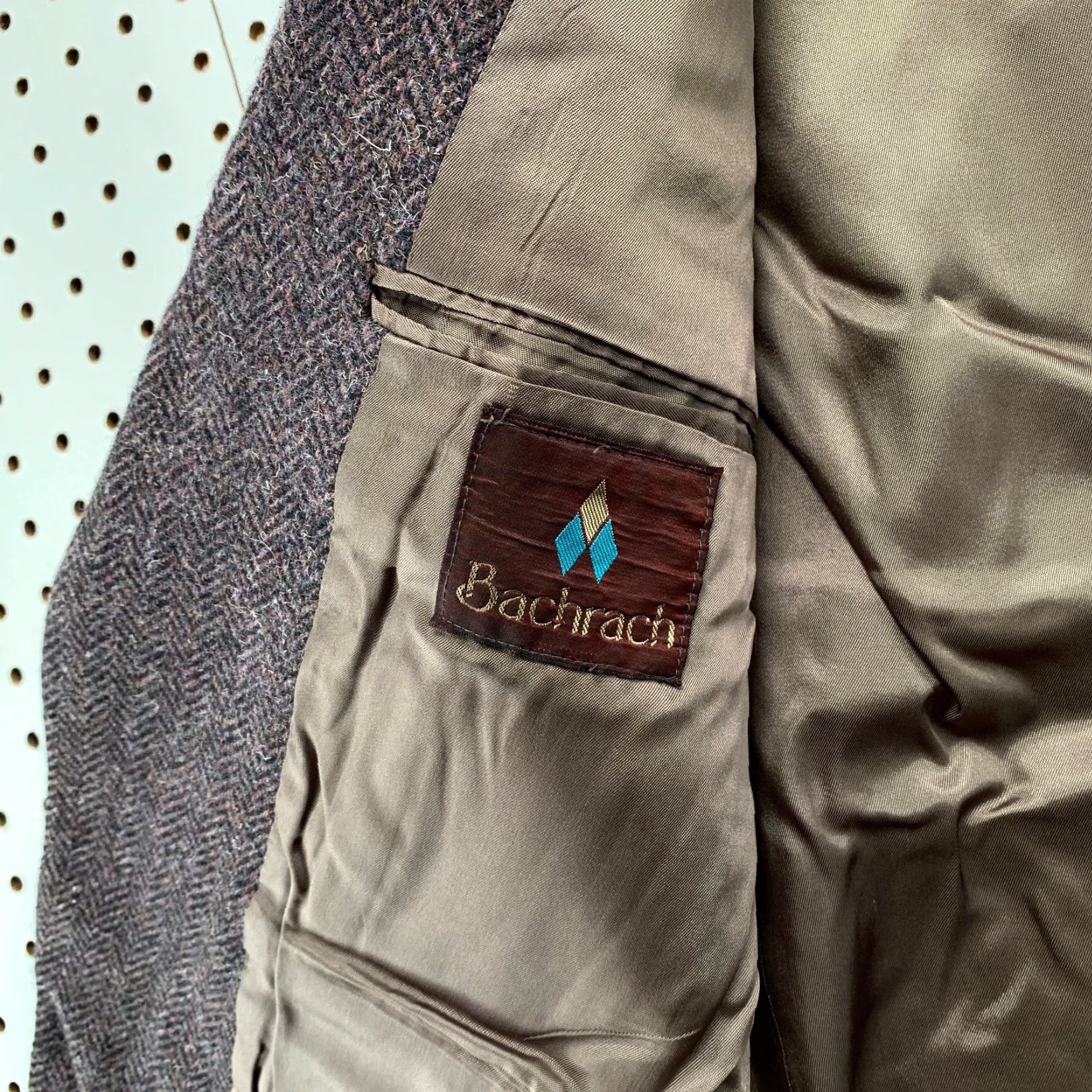 Vintage VINTAGE Bachrach Blazer Men 39R Brown Herringbone Wool Tweed 2 Button Notch Lapel Vintage Wool Blazer Mens 39R Brown Herringbone Size 40R - 5 Thumbnail