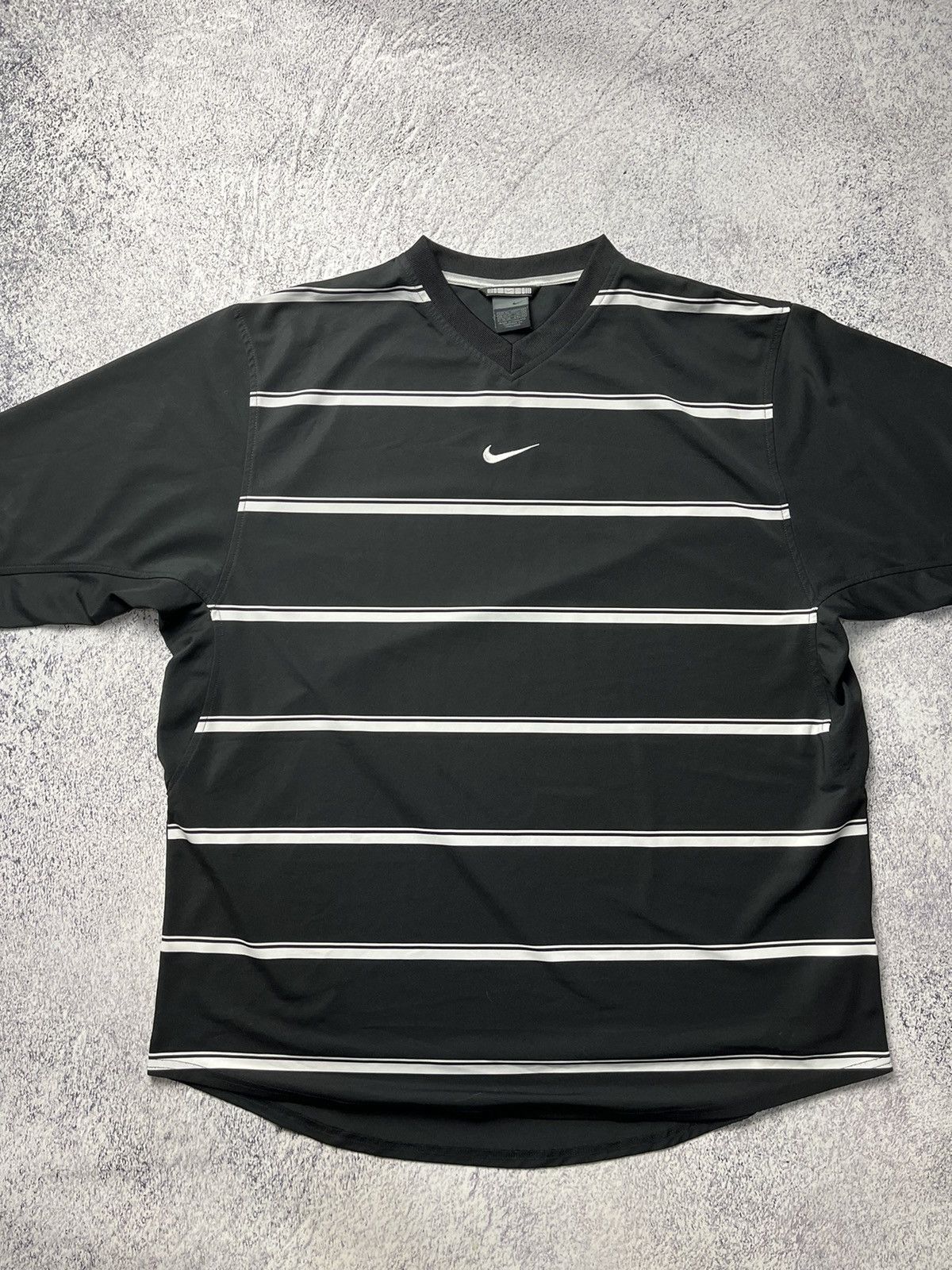 Nike Mens Vintage Nike T-Shirt centre swoosh Rare Size US XL / EU 56 / 4 - 3 Thumbnail
