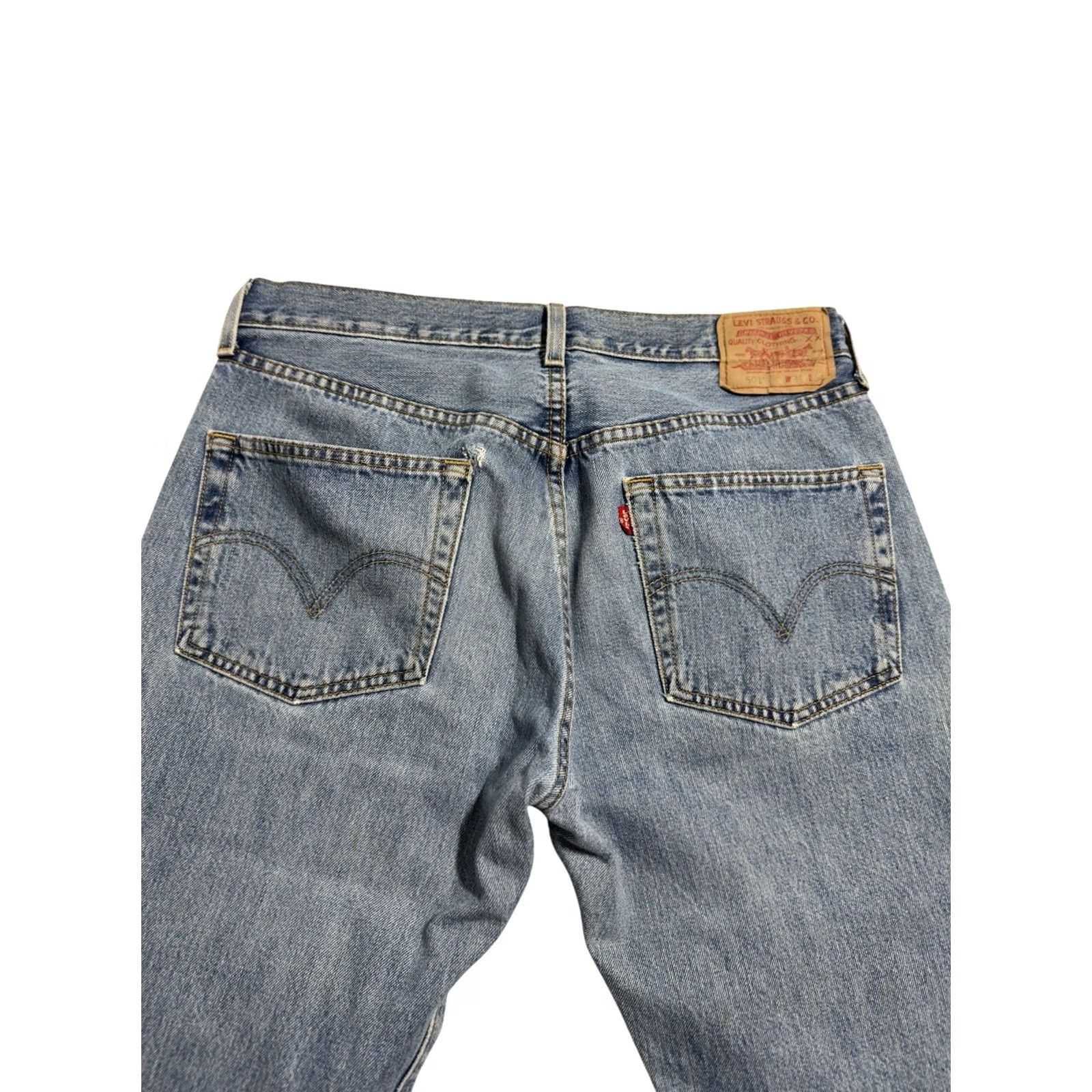 Levi's VINTAGE Levi's 501 Jeans Mens 34x34 Blue Medium Wash Straight Button Fly Y2K Size US 34 / EU 50 - 3 Thumbnail
