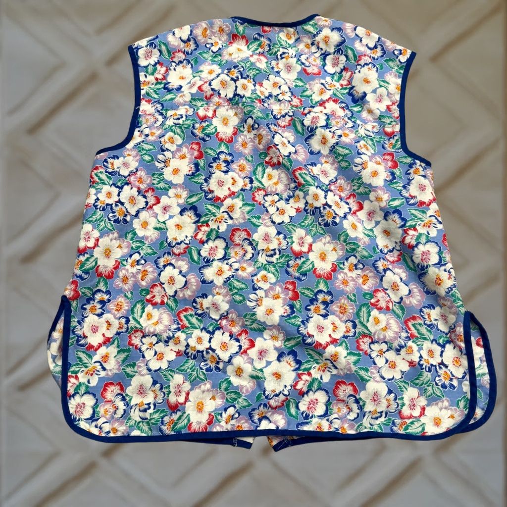 Haband VINTAGE Haband Floral Vest Pearl Snap Button Up Top Womens Large Blue Pockets Size L / US 10 / IT 46 - 1 Thumbnail