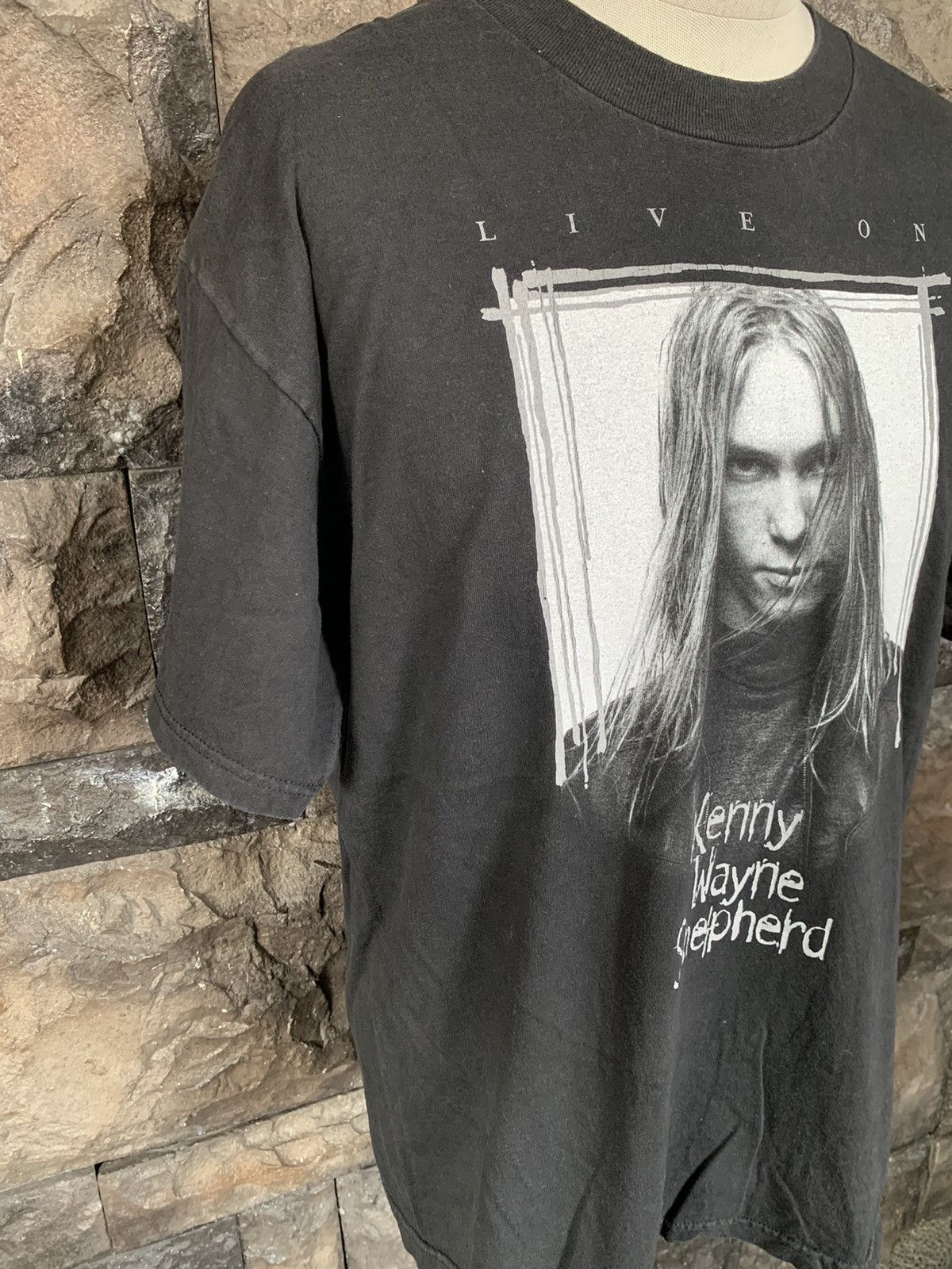 Vintage Vintage Kenny Wayne Shepherd American Guitarist T shirt Size US L / EU 52-54 / 3 - 4 Thumbnail