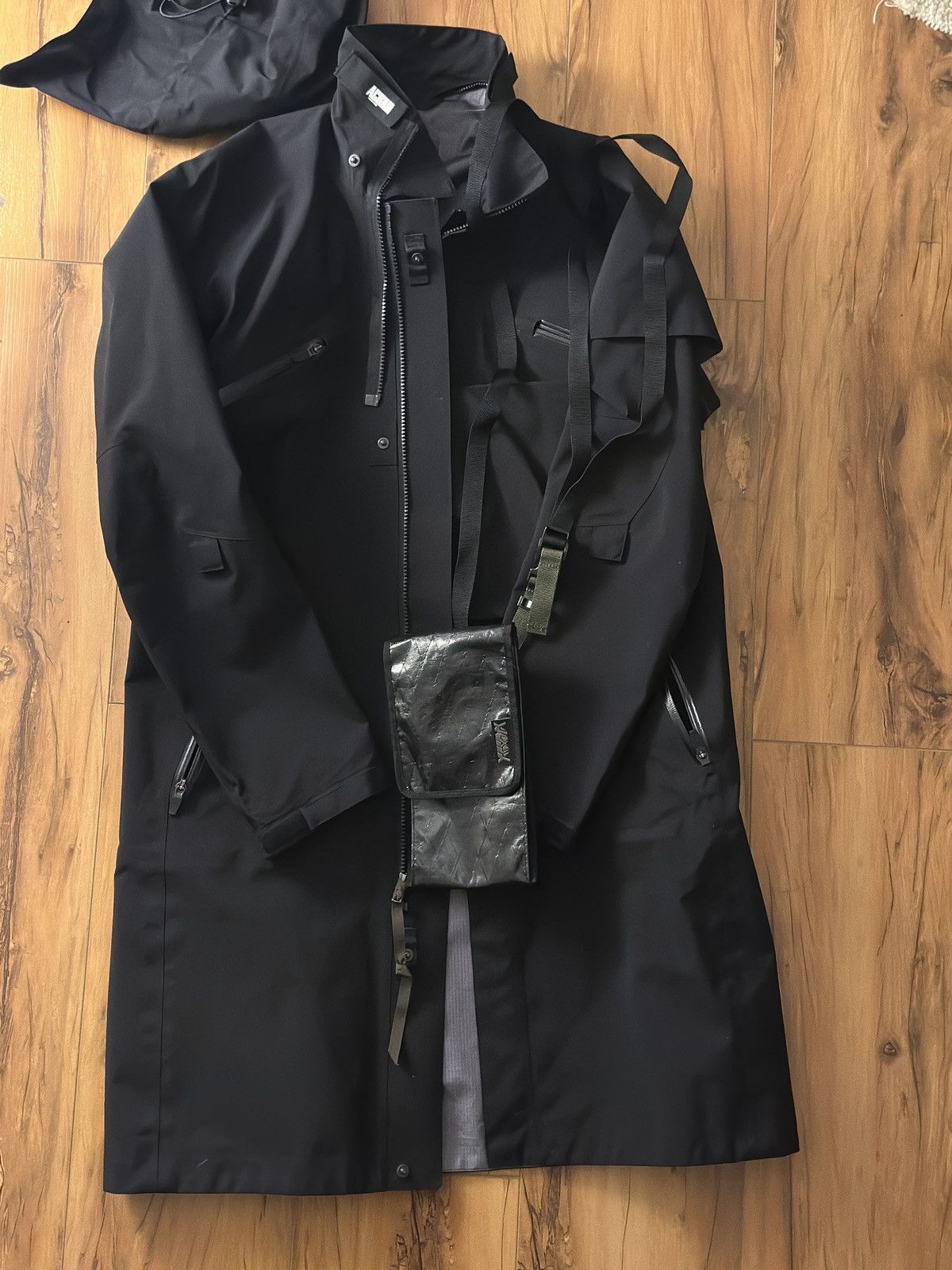 Acronym J1L-GT small