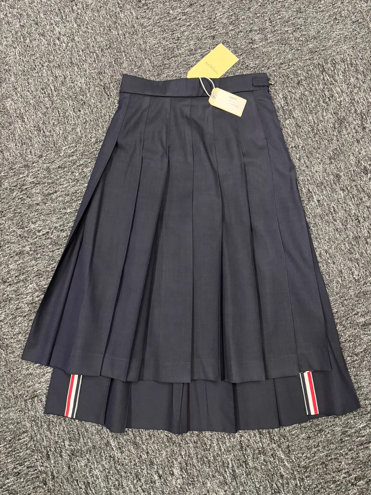 Thom Browne Thom Browne Women's Navy Blue Gold Button Pleated Skirt Size 26" / US 2 / IT 38 - 3 Thumbnail