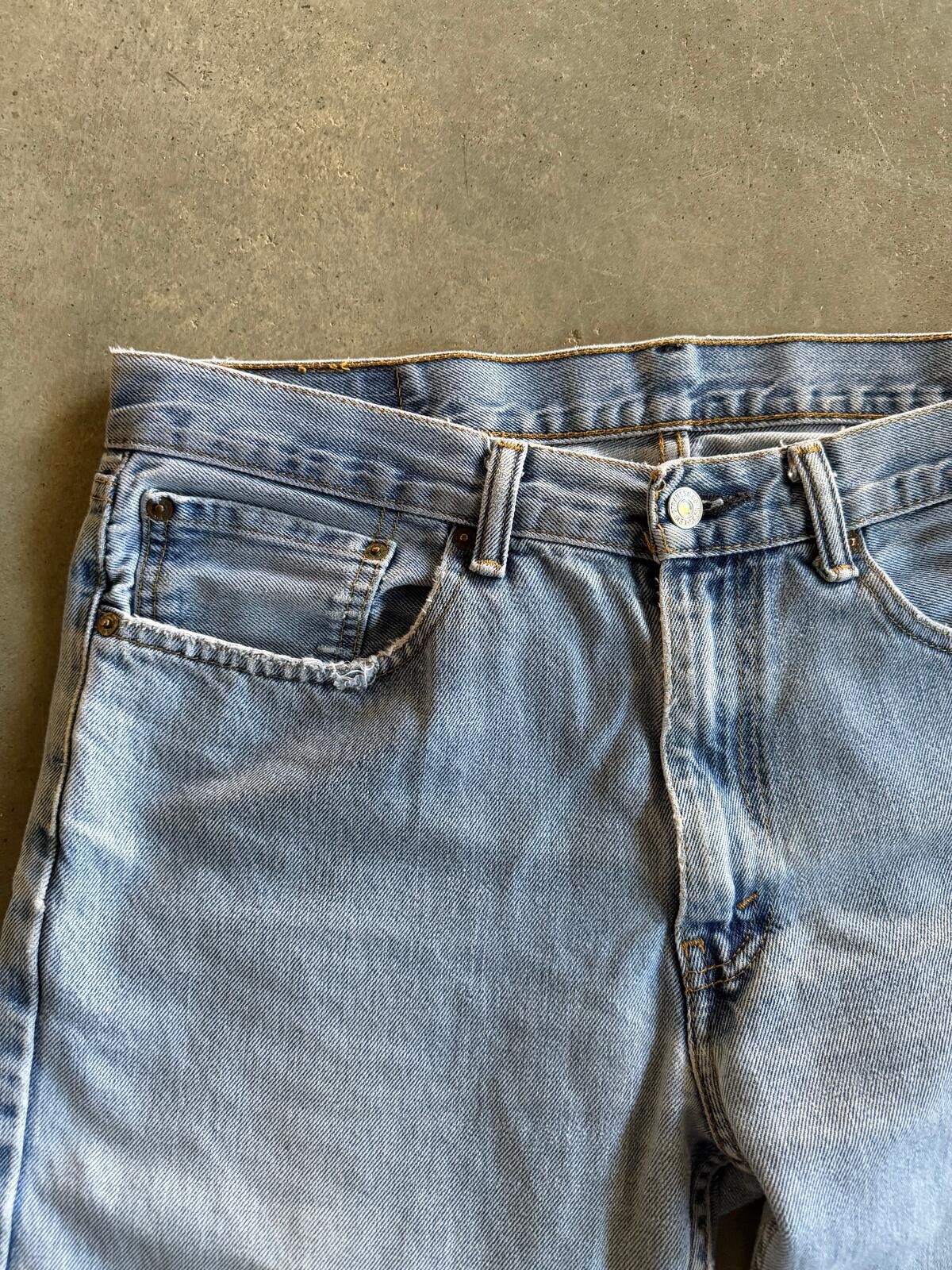 Levi's VTG Levis 505 Light Wash Denim Jeans Sz 34x32 Size US 34 / EU 50 - 4 Thumbnail
