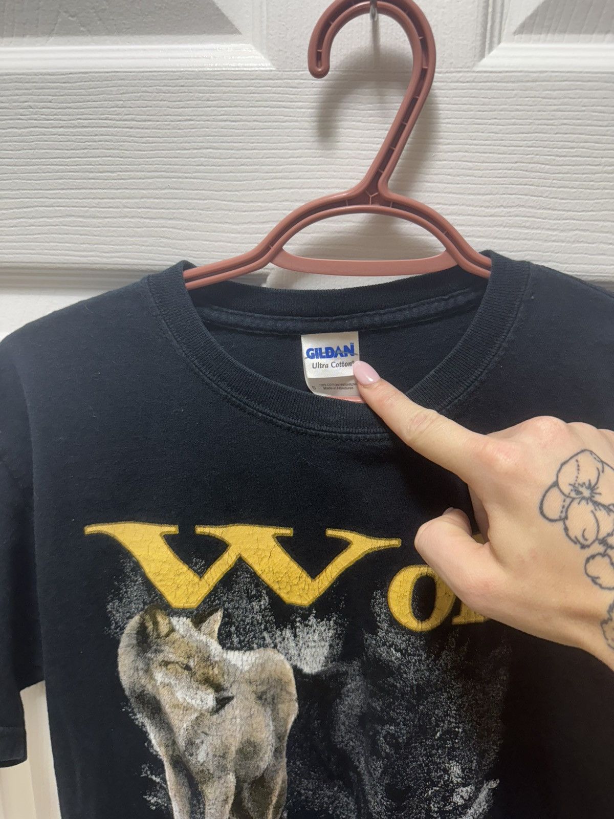 Gildan Gildan Vintage Wolf Animal Spirit Black Shirt Size US S / EU 44-46 / 1 - 2 Thumbnail
