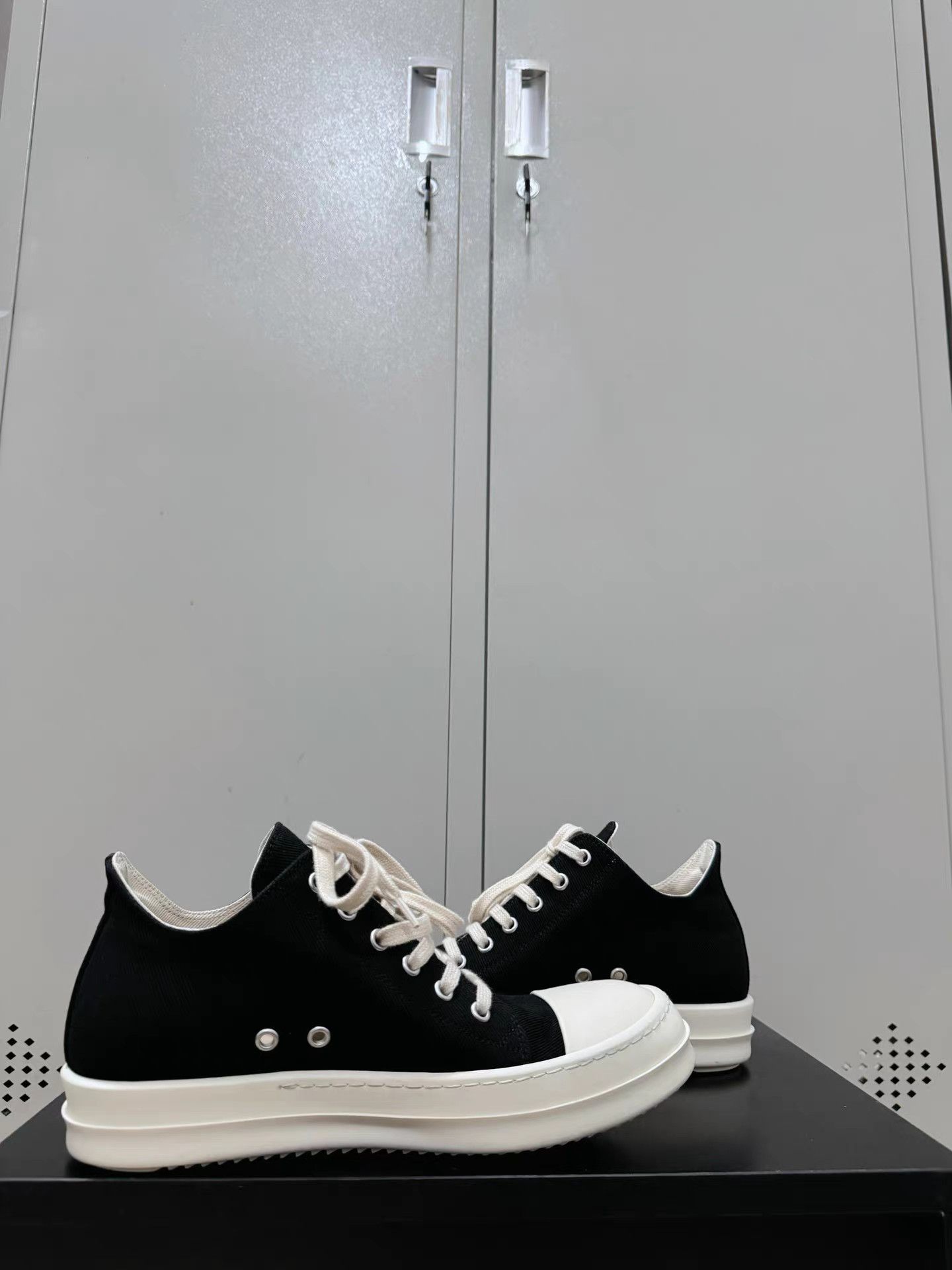 Rick Owens Drkshdw Rick Owens Drkshdw low-top Converse sneakers Size US 6 / EU 39 - 6 Thumbnail