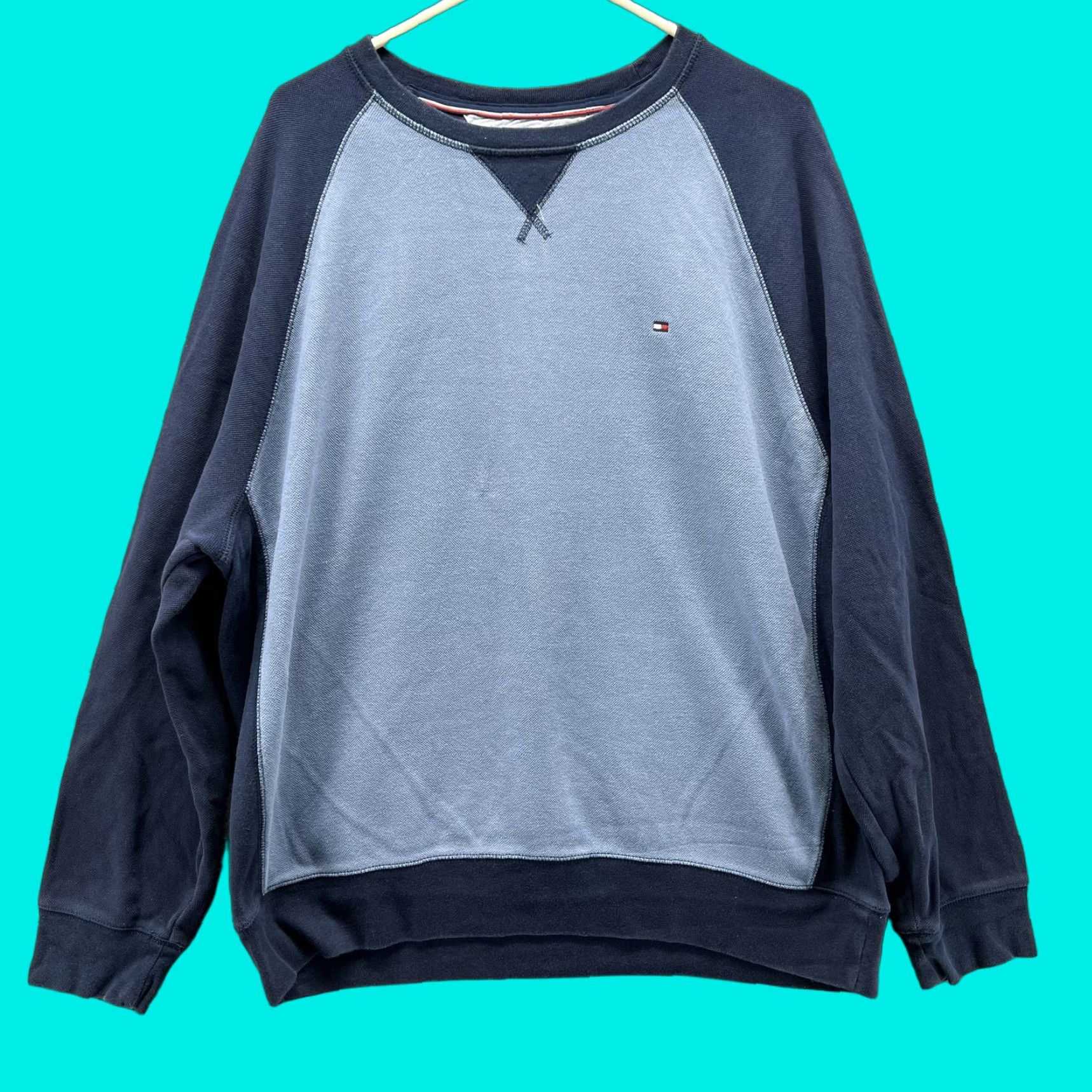 Tommy Hilfiger Tommy Hilfiger Sweatshirt Mens XL Blue Navy Colorblock Raglan Crewneck Pullover Size US XL / EU 56 / 4 - 1 Thumbnail