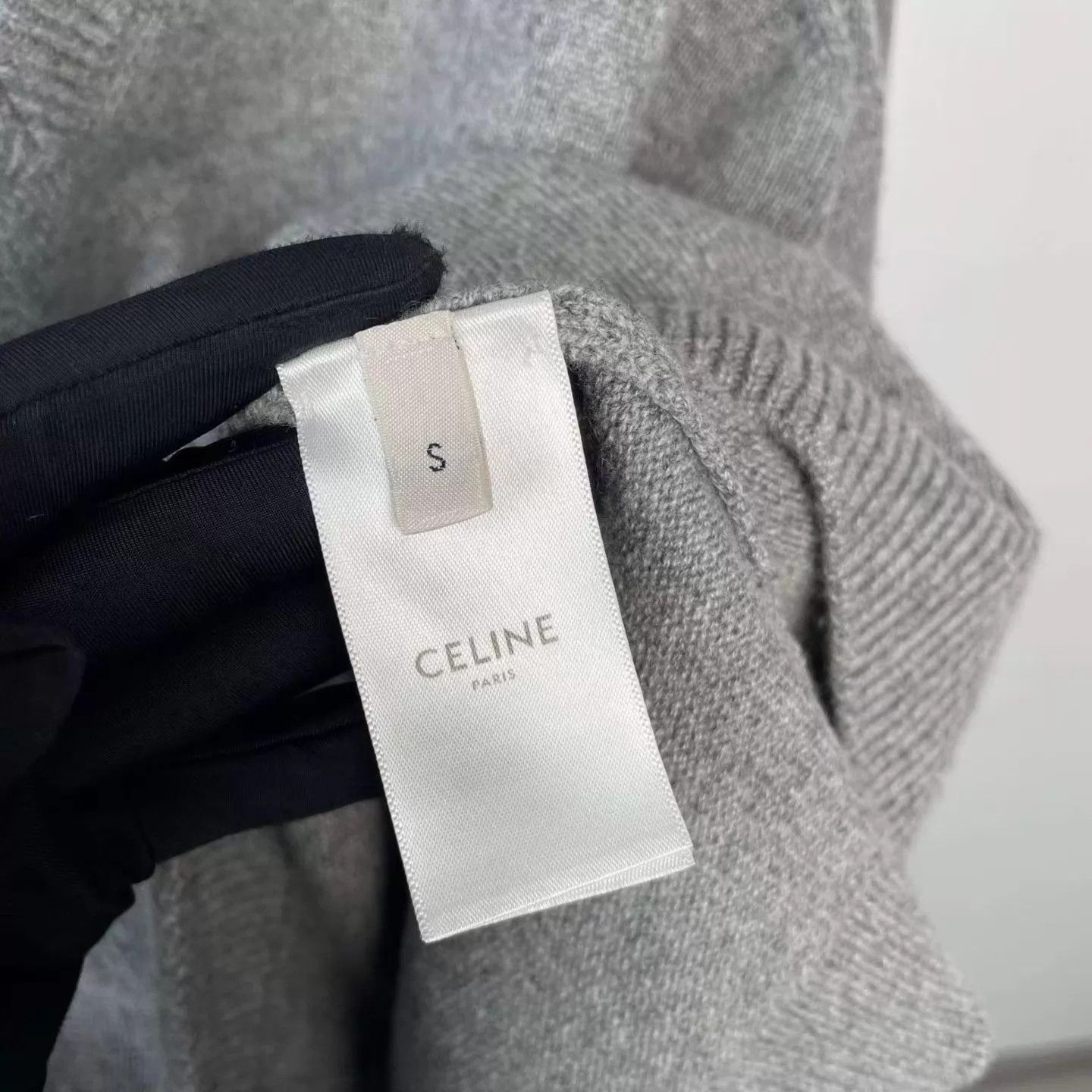 Celine CELINE gray V-neck pocket knit sweater S Size S / US 4 / IT 40 - 2 Thumbnail