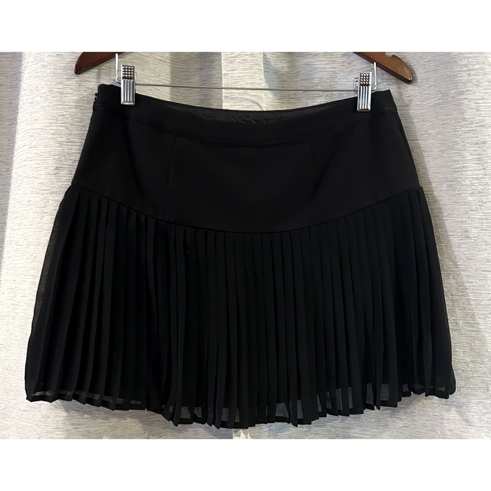Jessica Simpson Jessica Simpson Mini Skirt Skirt Women 7/8 Black Pleated Zipper Vintage No Size 7/8 Casual Retro Preppy T-35 Size 28" / US 6 / IT 42 - 4 Thumbnail