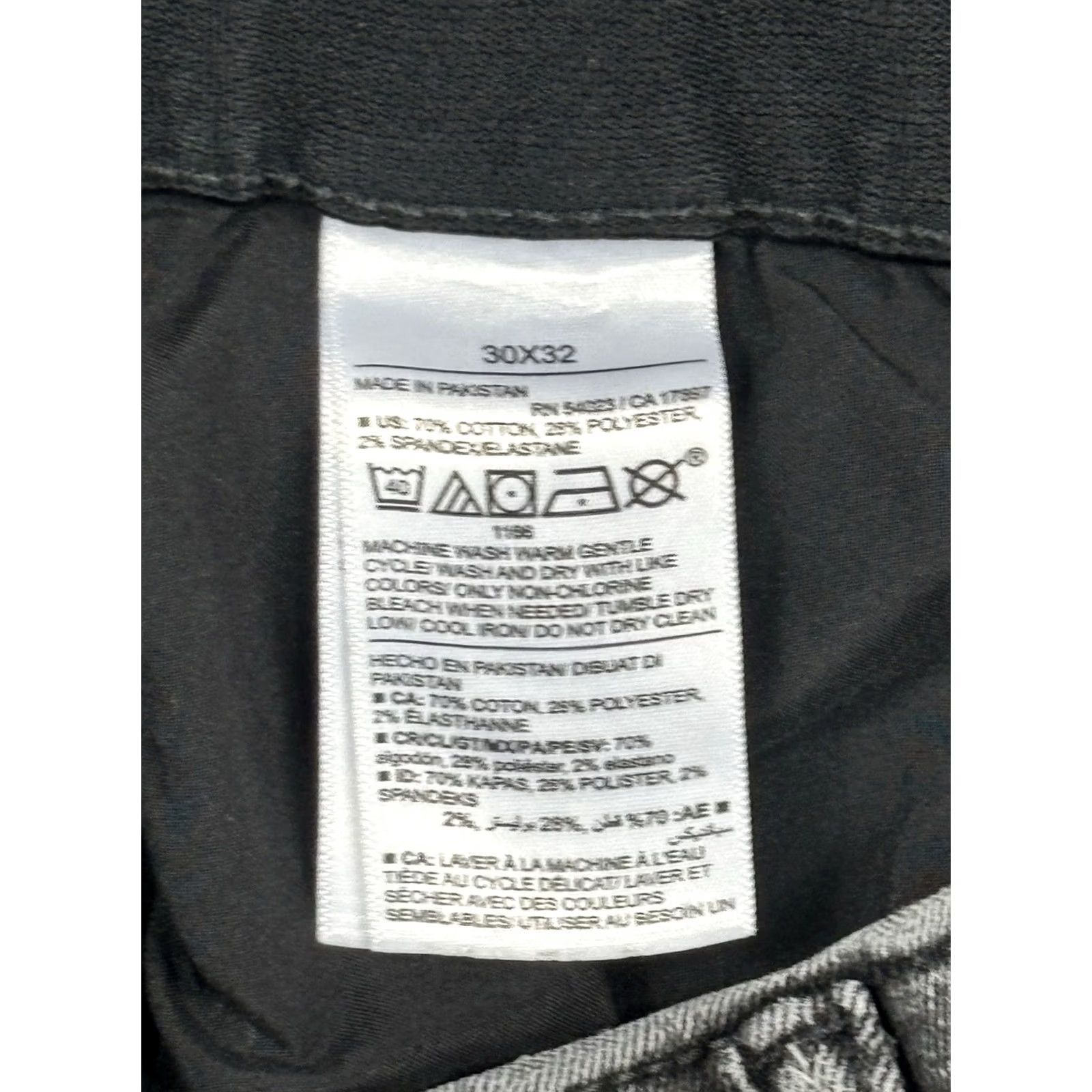 Old Navy Old Navy Men's Faded Black Slim 360° Tech Stretch Distressed Denim Jeans 30x32 Size US 30 / EU 46 - 6 Thumbnail