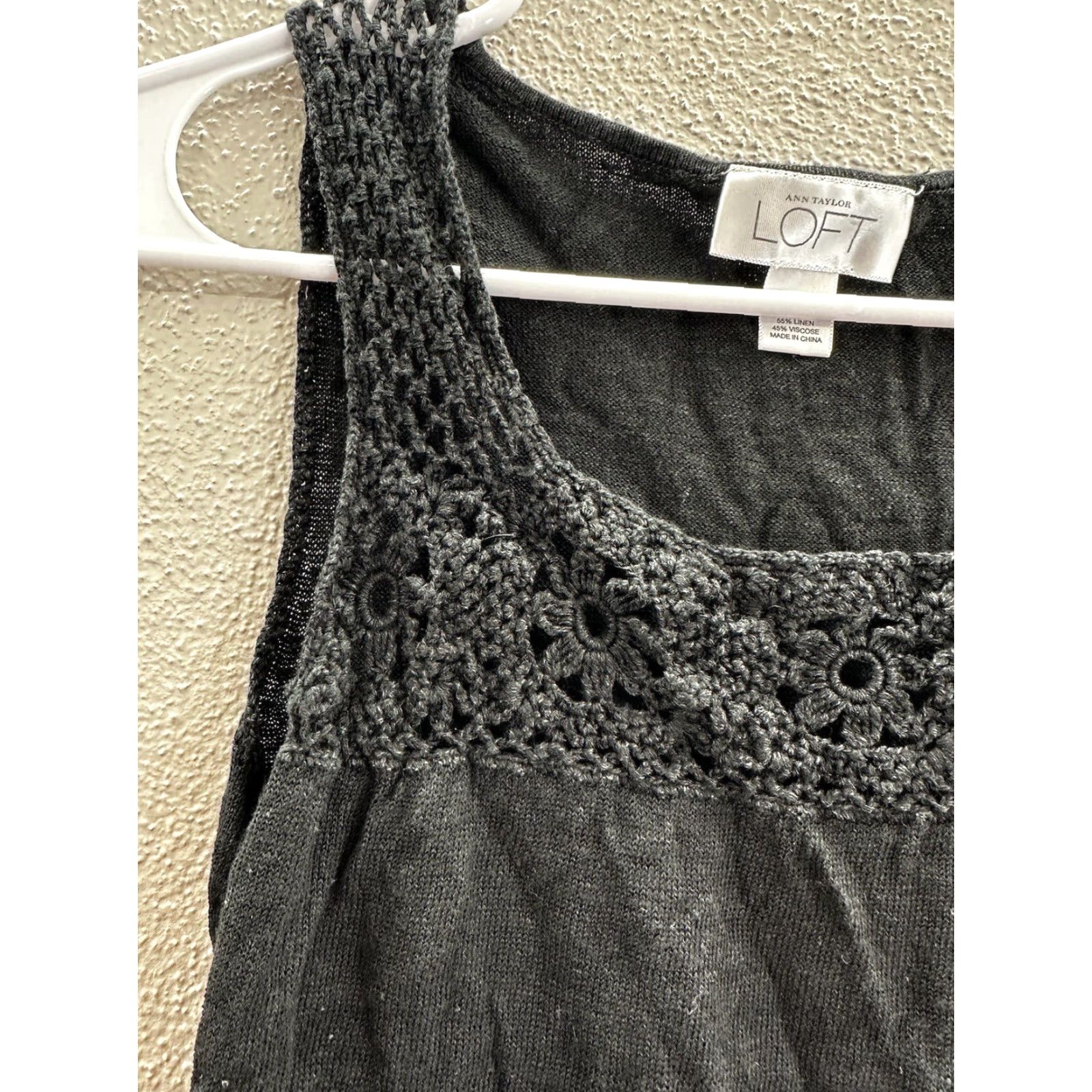 Loft VINTAGE Loft Womens Tank Top XXS Black Linen Blend Floral Neckline Size XXS / US 00 / IT 34 - 2 Thumbnail