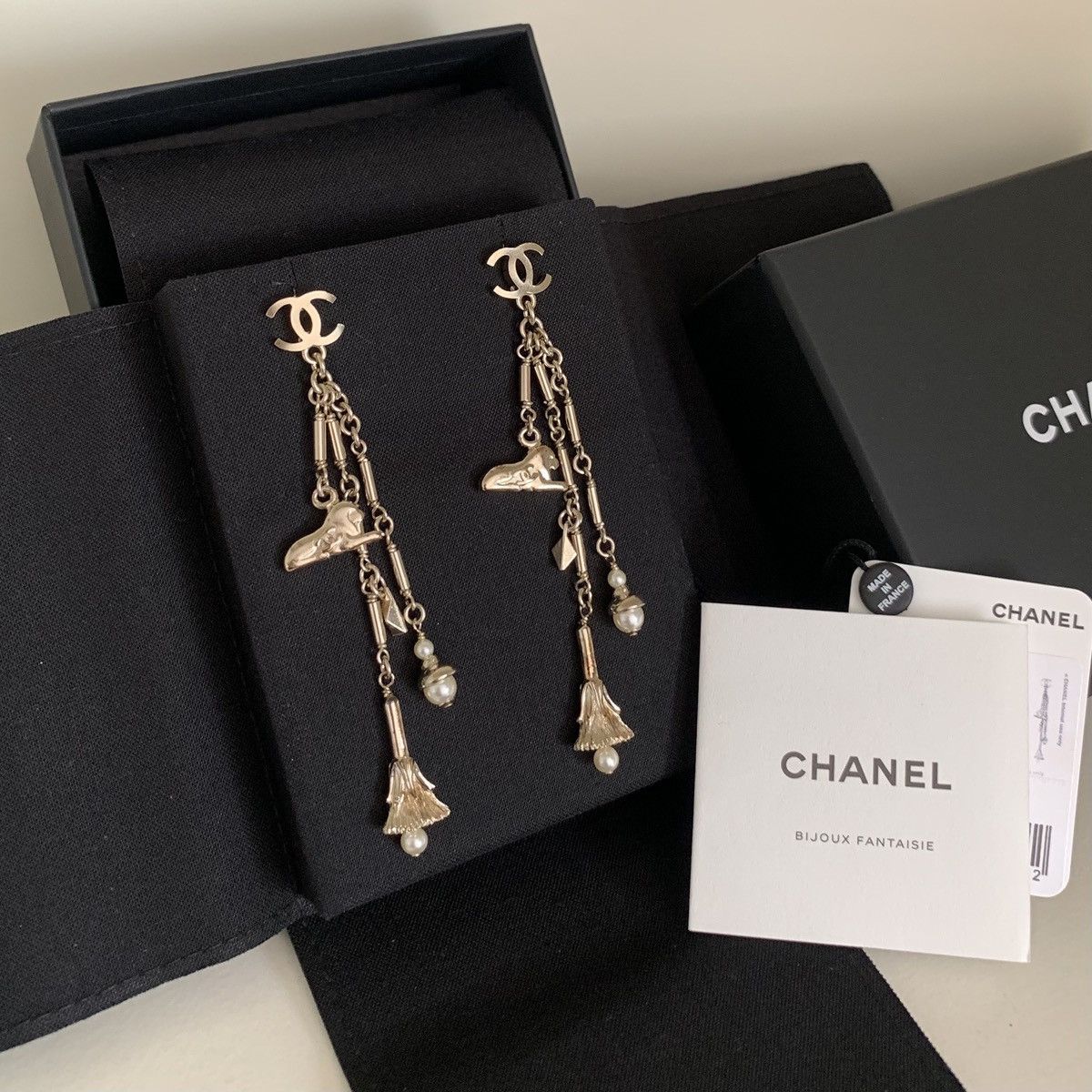 Chanel Chanel gold king dangly Pearl charm earrings Size ONE SIZE - 17 Thumbnail