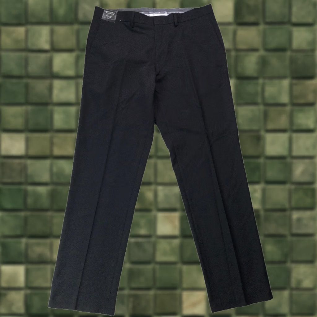 Haggar Haggar Men’s Black Premium Flex Waistband Dress Pants 36x30 Size 36 Black Polyester Straight Leg Formal Business Mens Pants Size US 36 / EU 52 - 1 Thumbnail