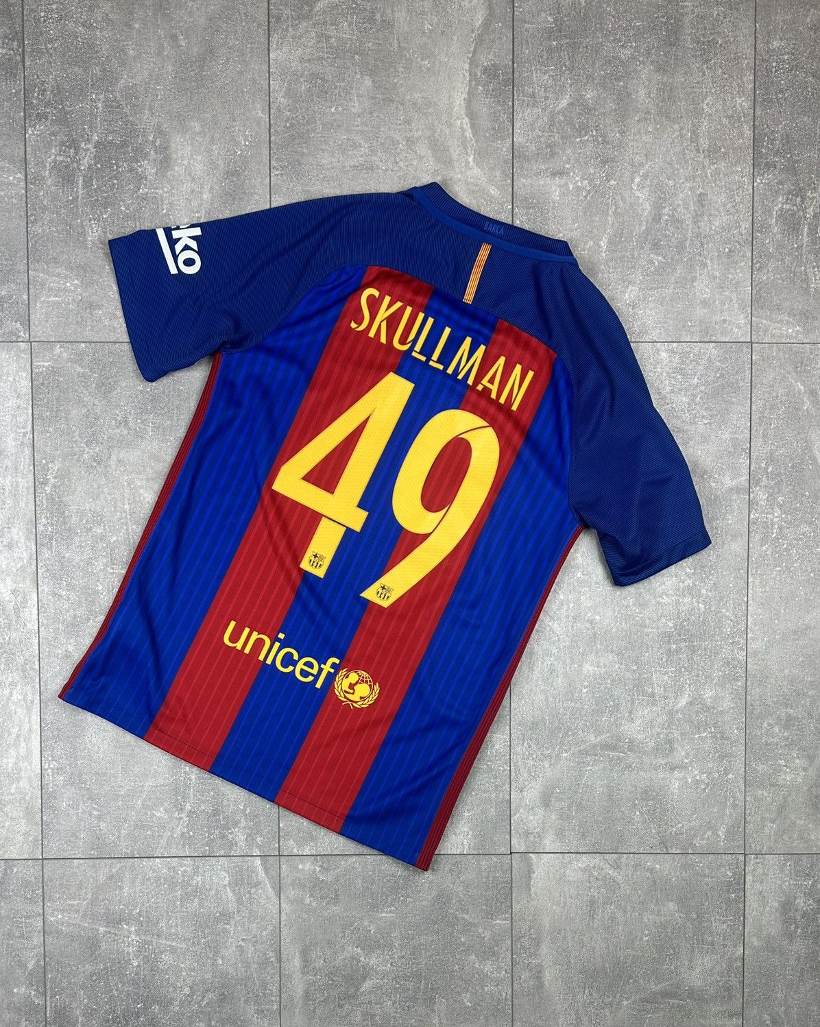 Nike Nike Barcelona FC 2016/17 Home Soccer Football Jersey Size US S / EU 44-46 / 1 - 12 Thumbnail